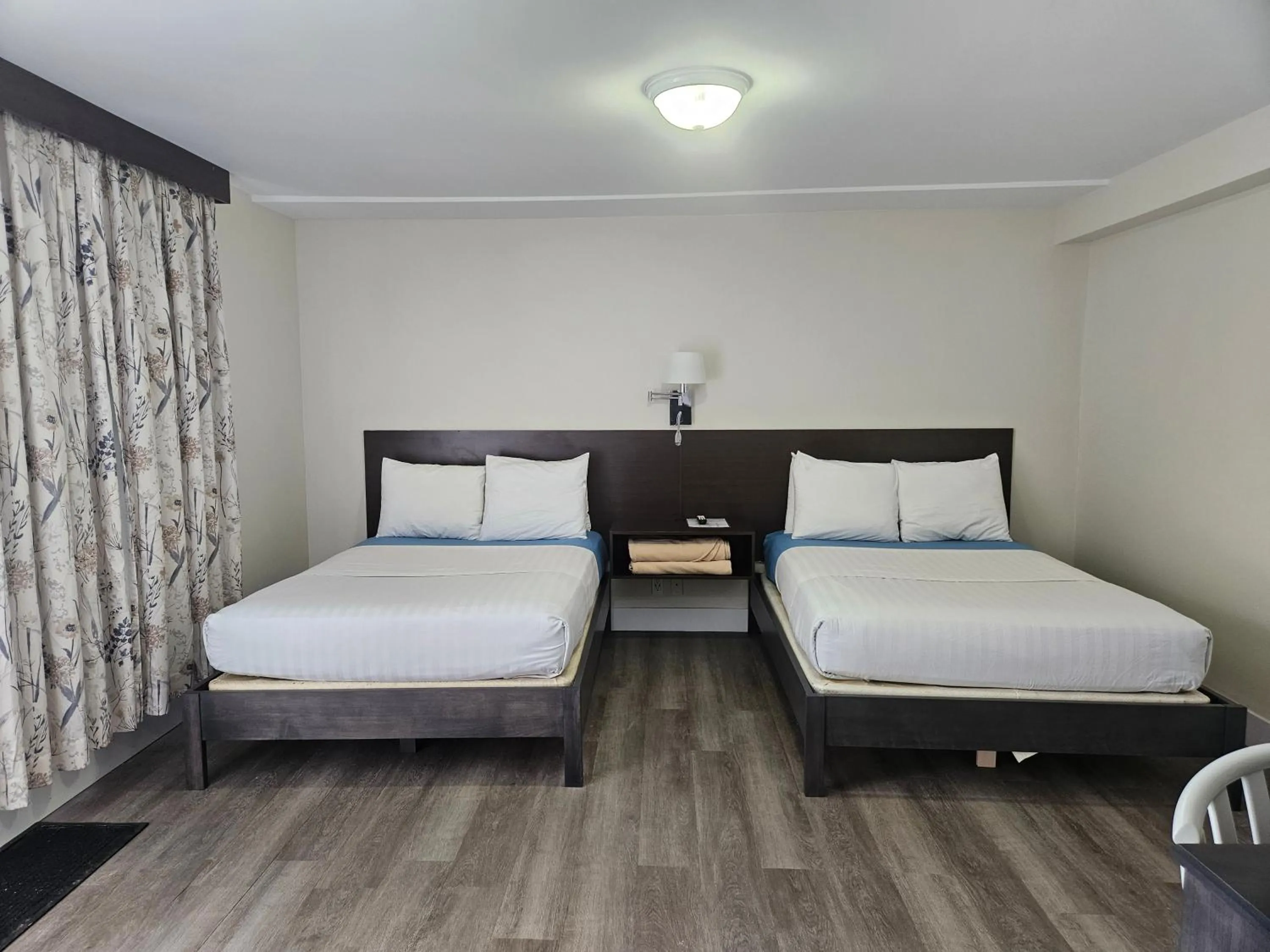 Bed in Leelas Villa Inn Flesherton