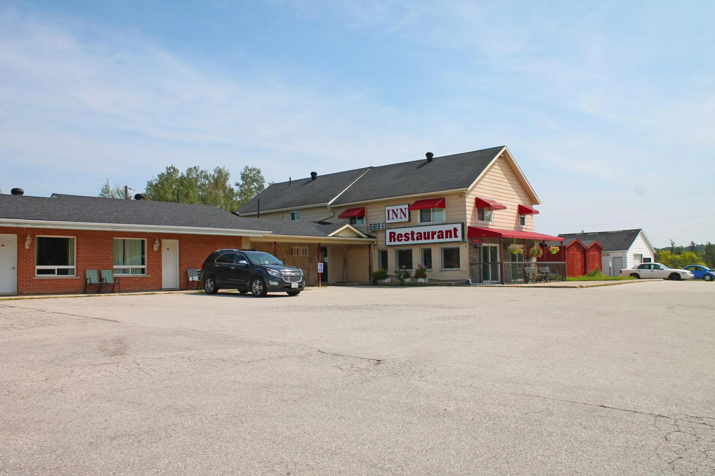 Property building in Leelas Villa Inn Flesherton