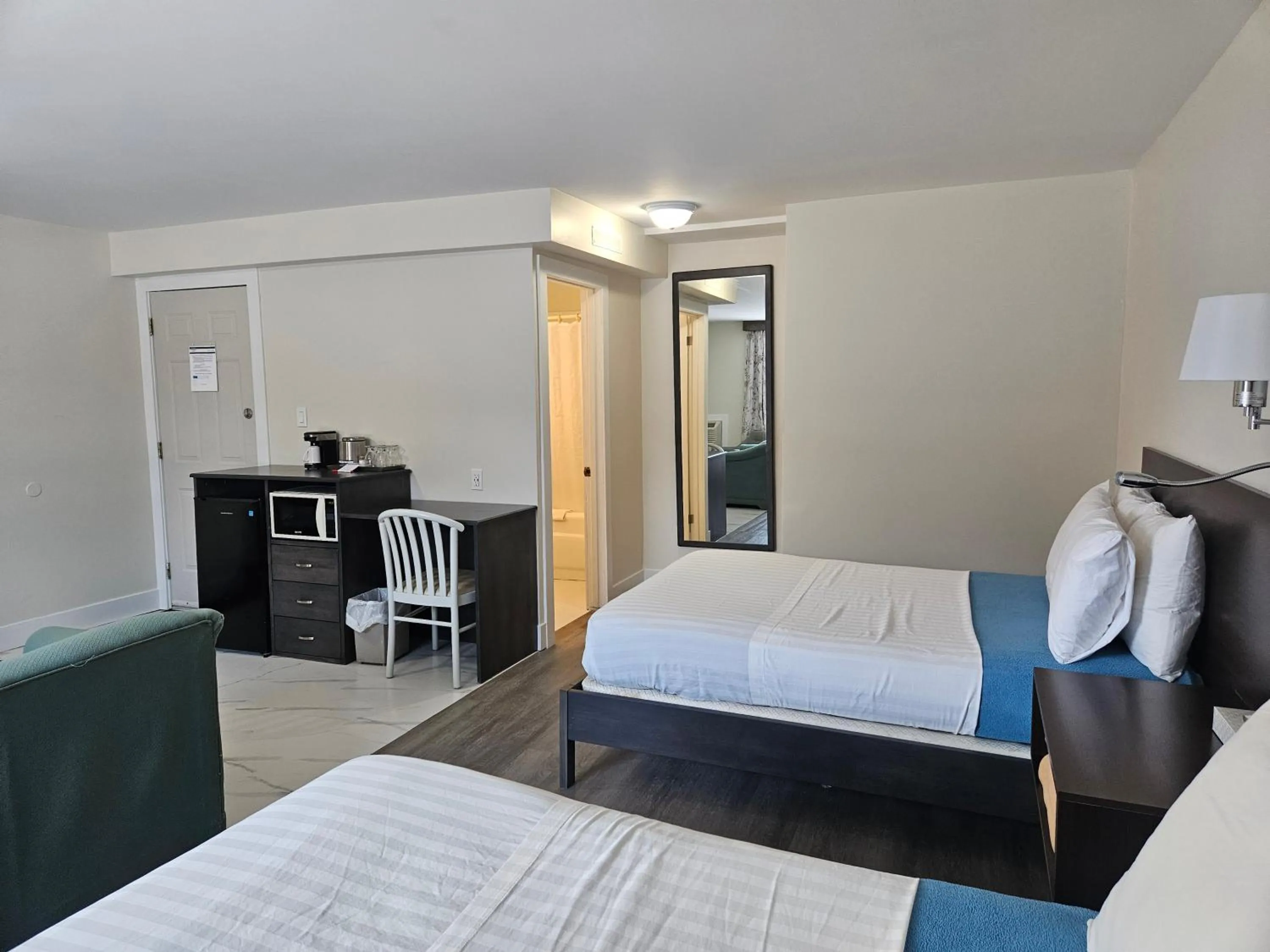 Bed in Leelas Villa Inn Flesherton