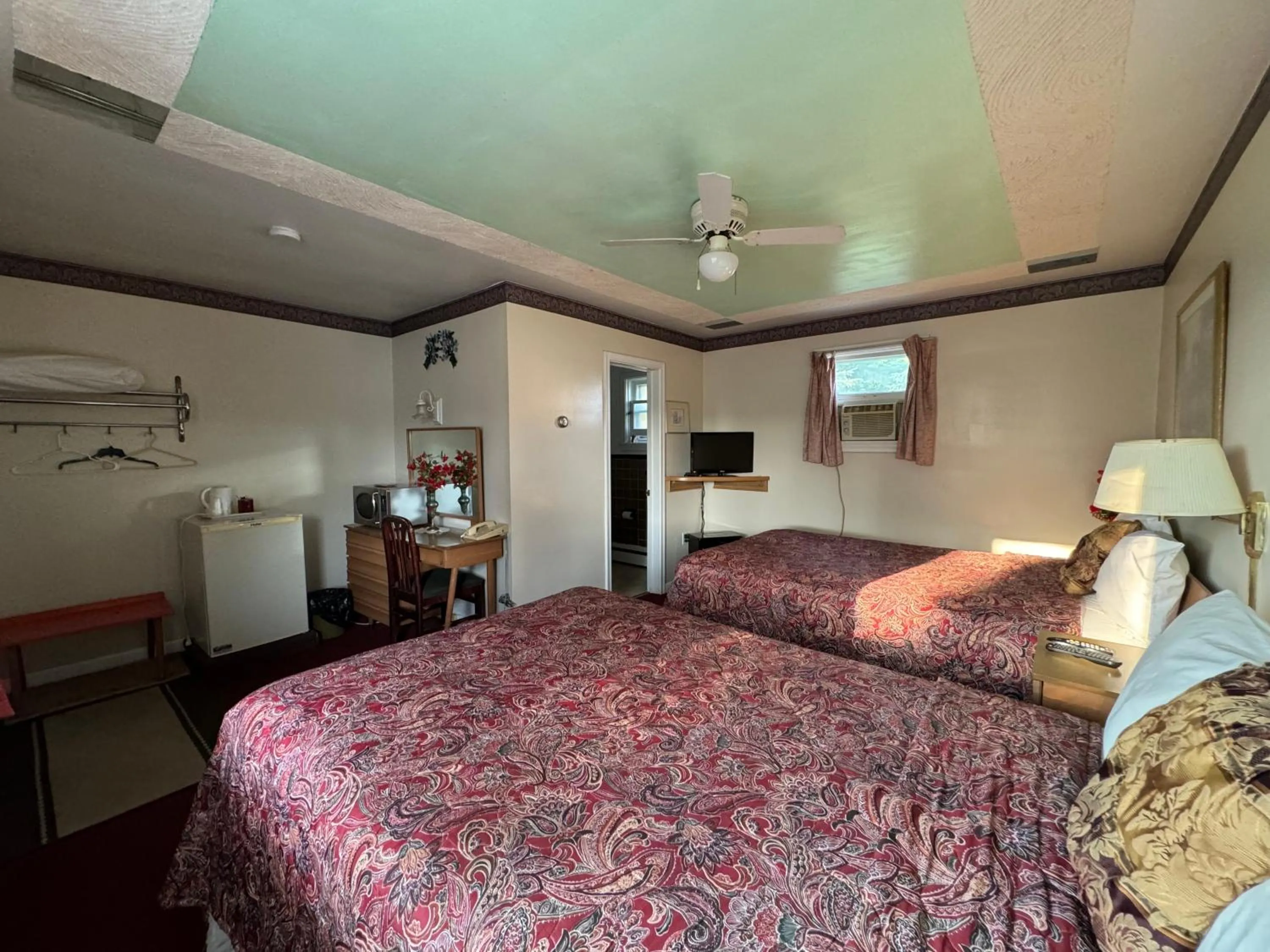 Bed in Holiday Motel