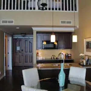 Kitchen or kitchenette in Oak Bay Beach Hotel