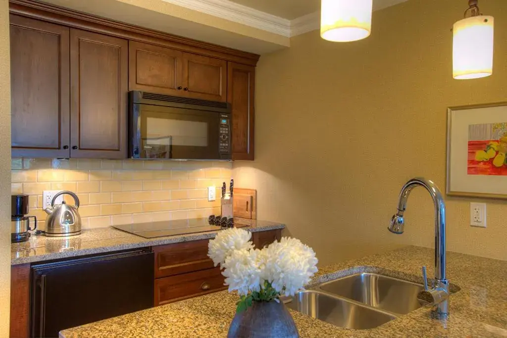 One Bedroom Suite, Ocean View, King in Oak Bay Beach Hotel One Bedroom Suite, Ocean View, King in Oak Bay Beach Hotel