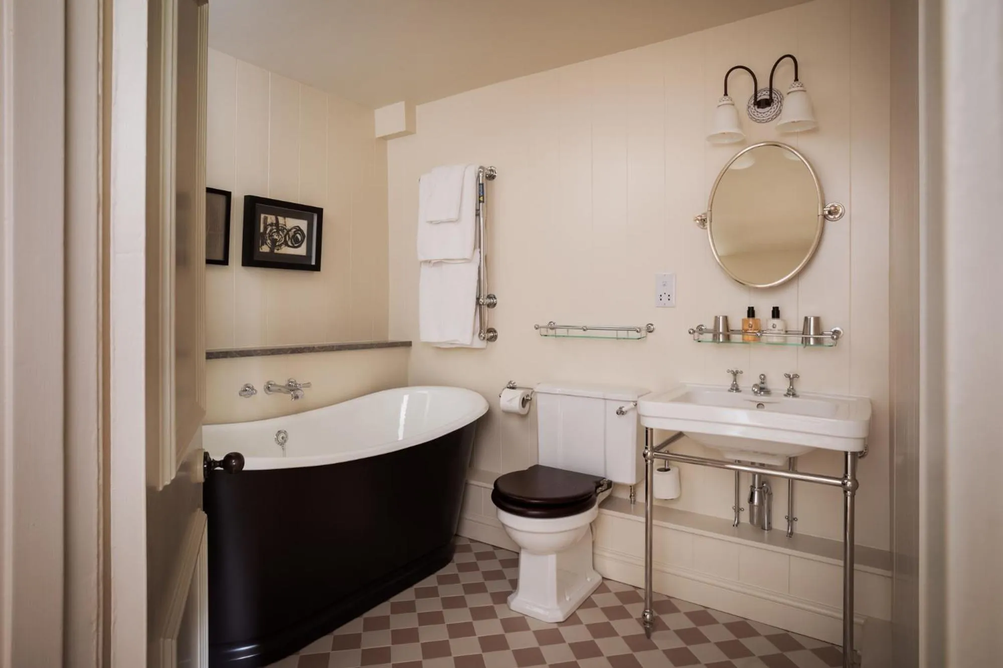 Bathroom in Cavendish Hotel