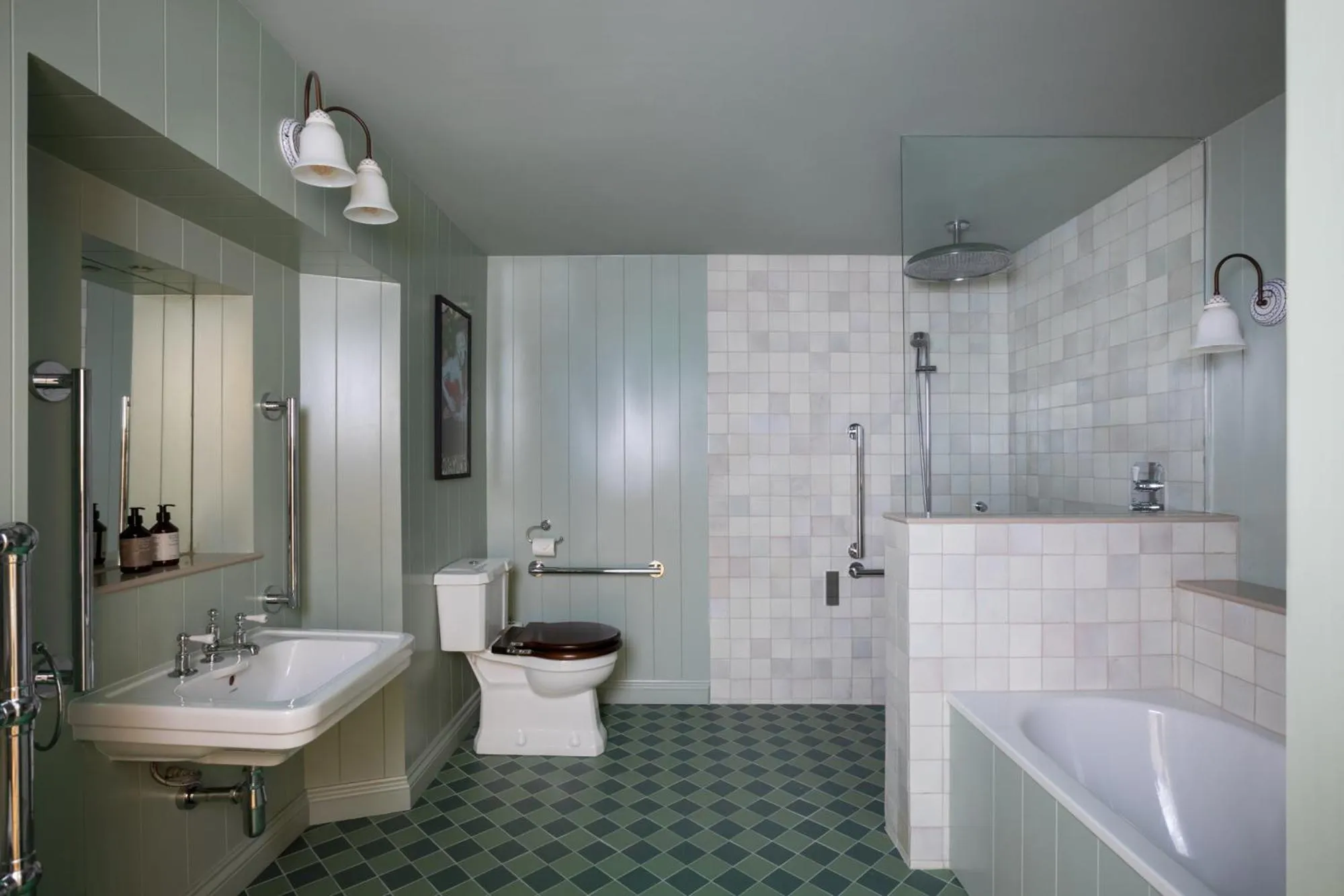 Bathroom in Cavendish Hotel