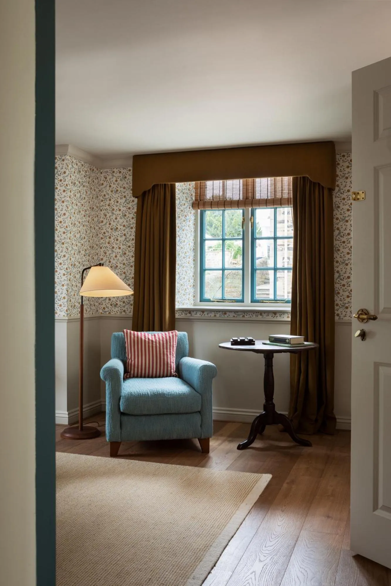Bathroom, Bed in Cavendish Hotel