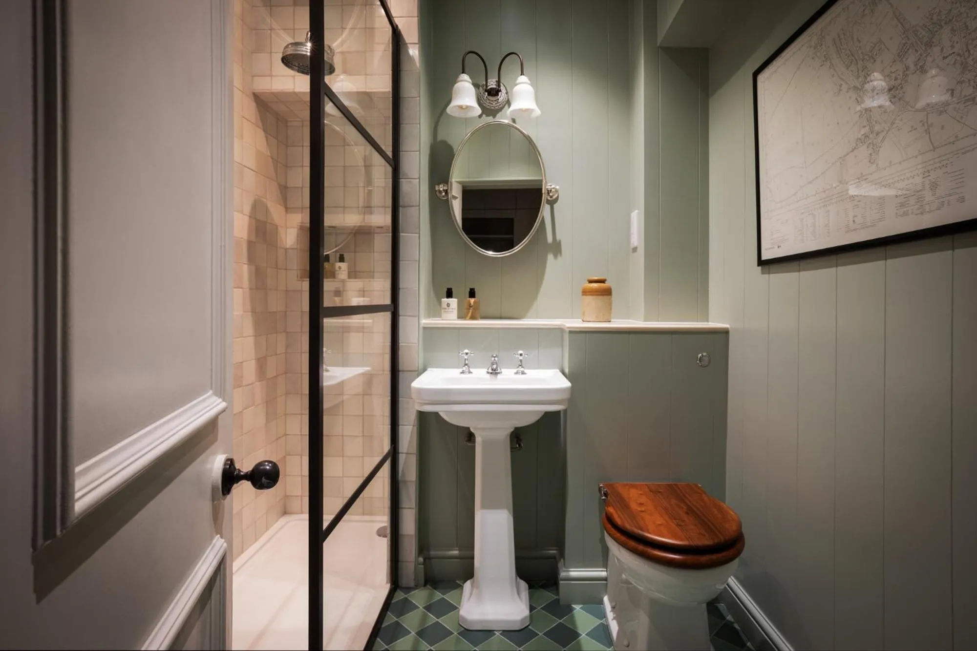 Bathroom in Cavendish Hotel