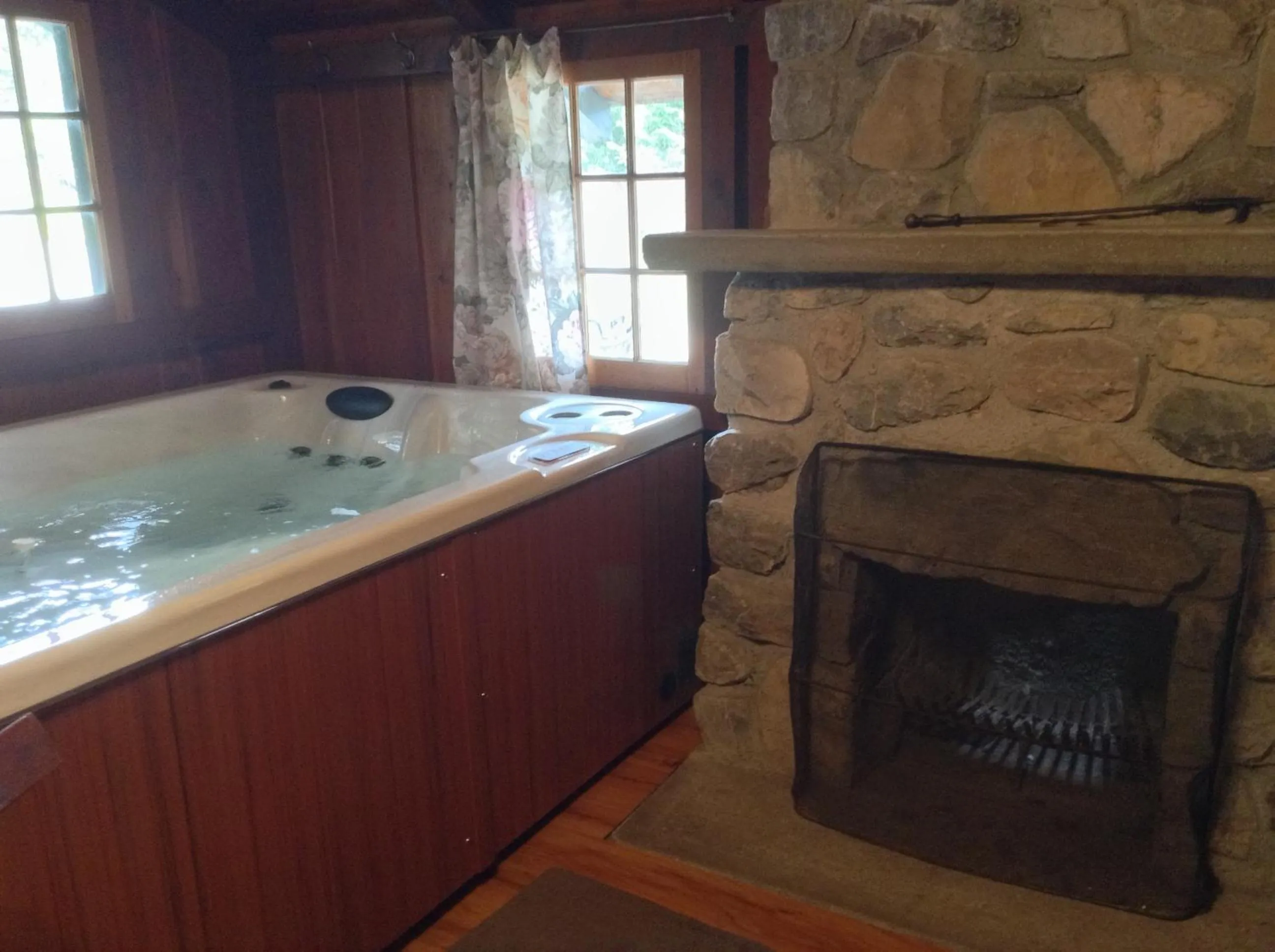 Hot Tub in Addison's Bungalows