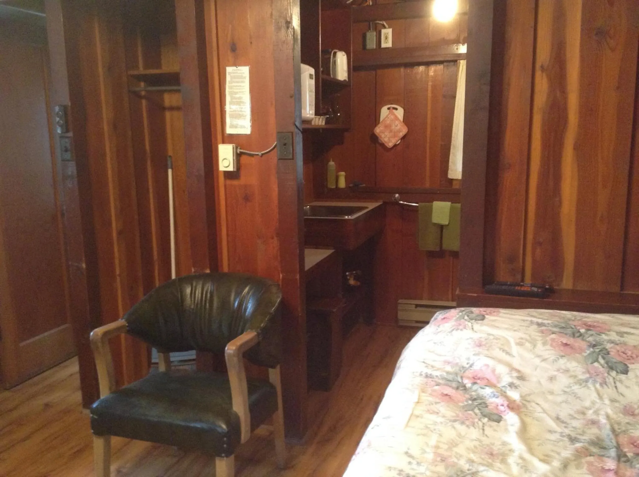 Kitchen or kitchenette, Bed in Addison's Bungalows