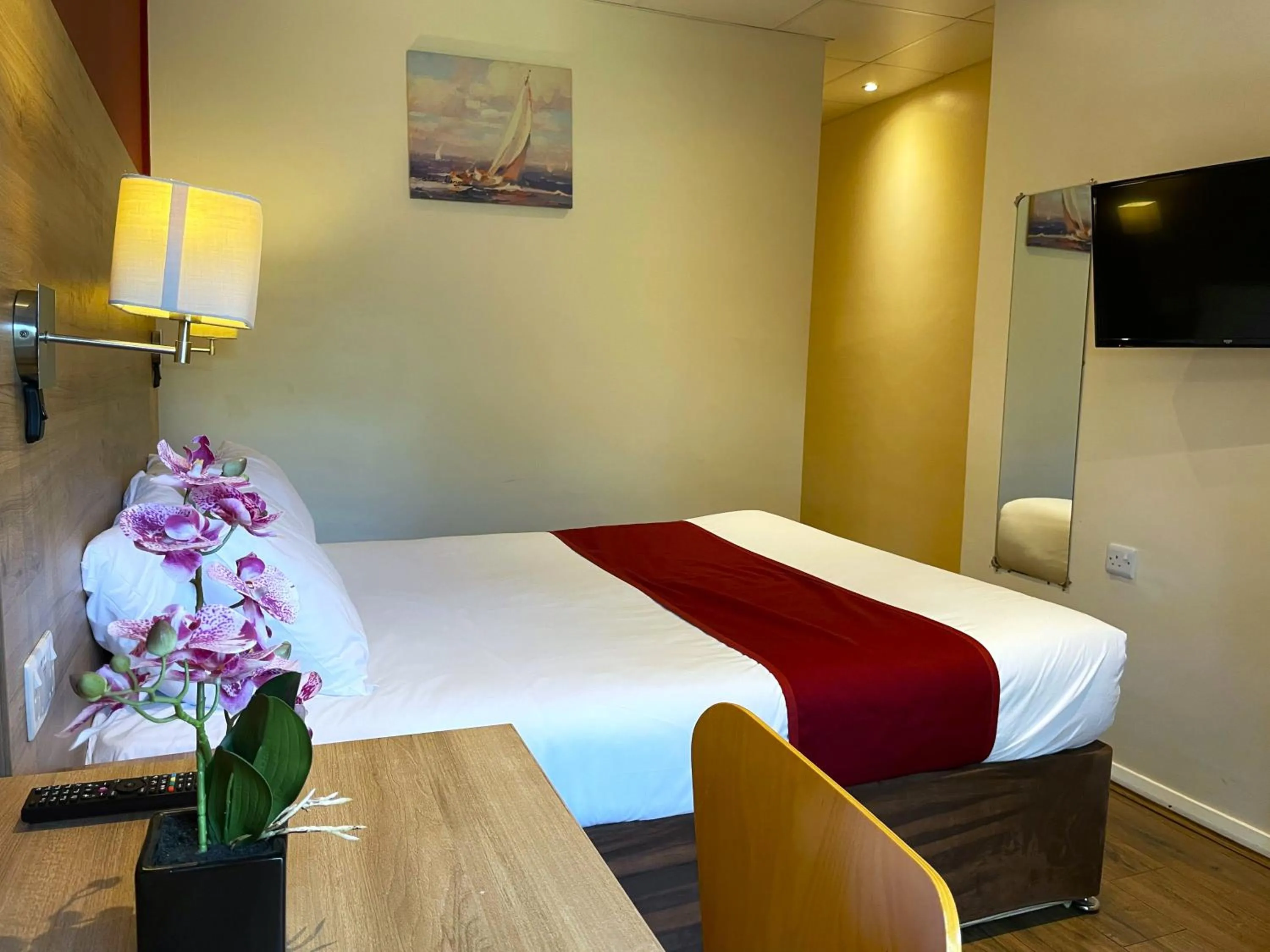 Bed in Piccadilly Hotel