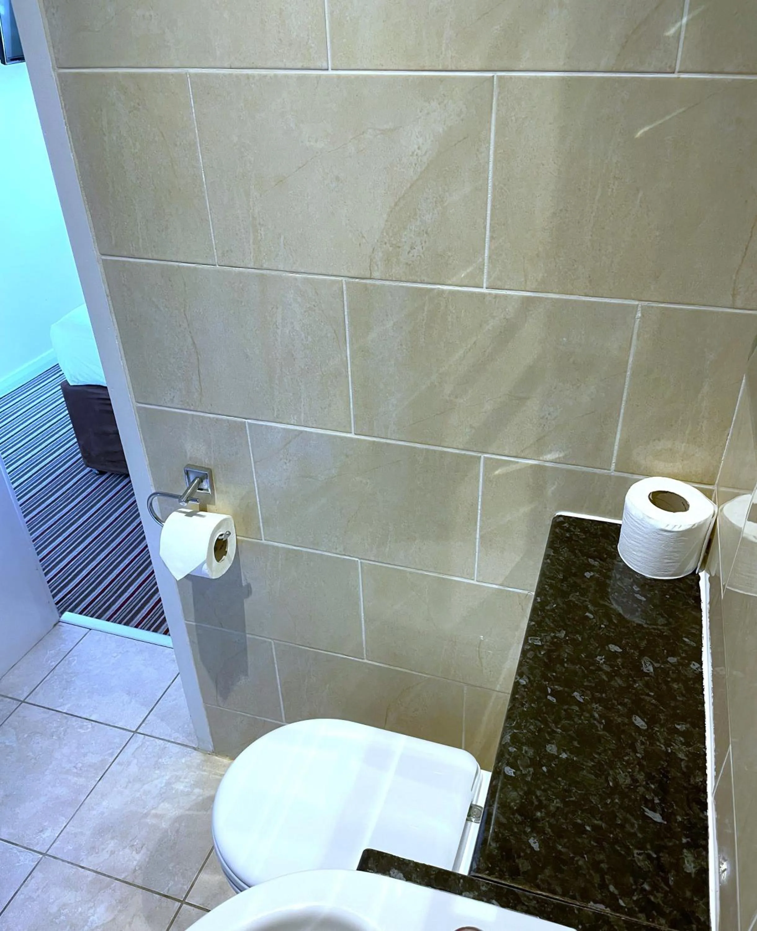 Bathroom in Piccadilly Hotel