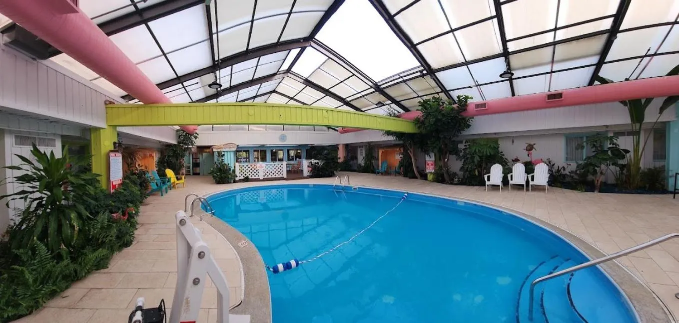 Swimming pool in Greenfield Inn & Suites Elizabethtown, KY I65 Exit 94