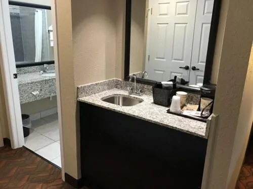 Coffee/tea facilities in Greenfield Inn & Suites Elizabethtown, KY I65 Exit 94