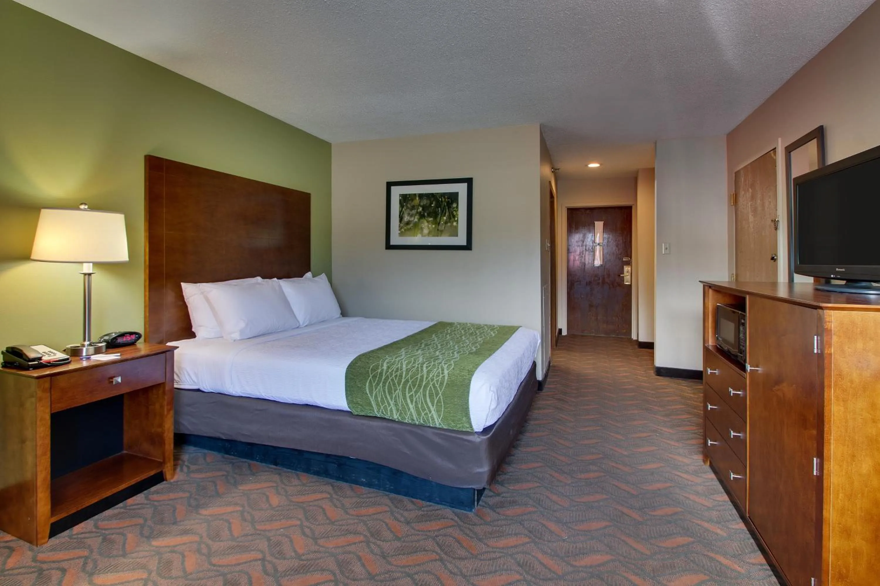 Photo of the whole room, Bed in Greenfield Inn & Suites Elizabethtown, KY I65 Exit 94