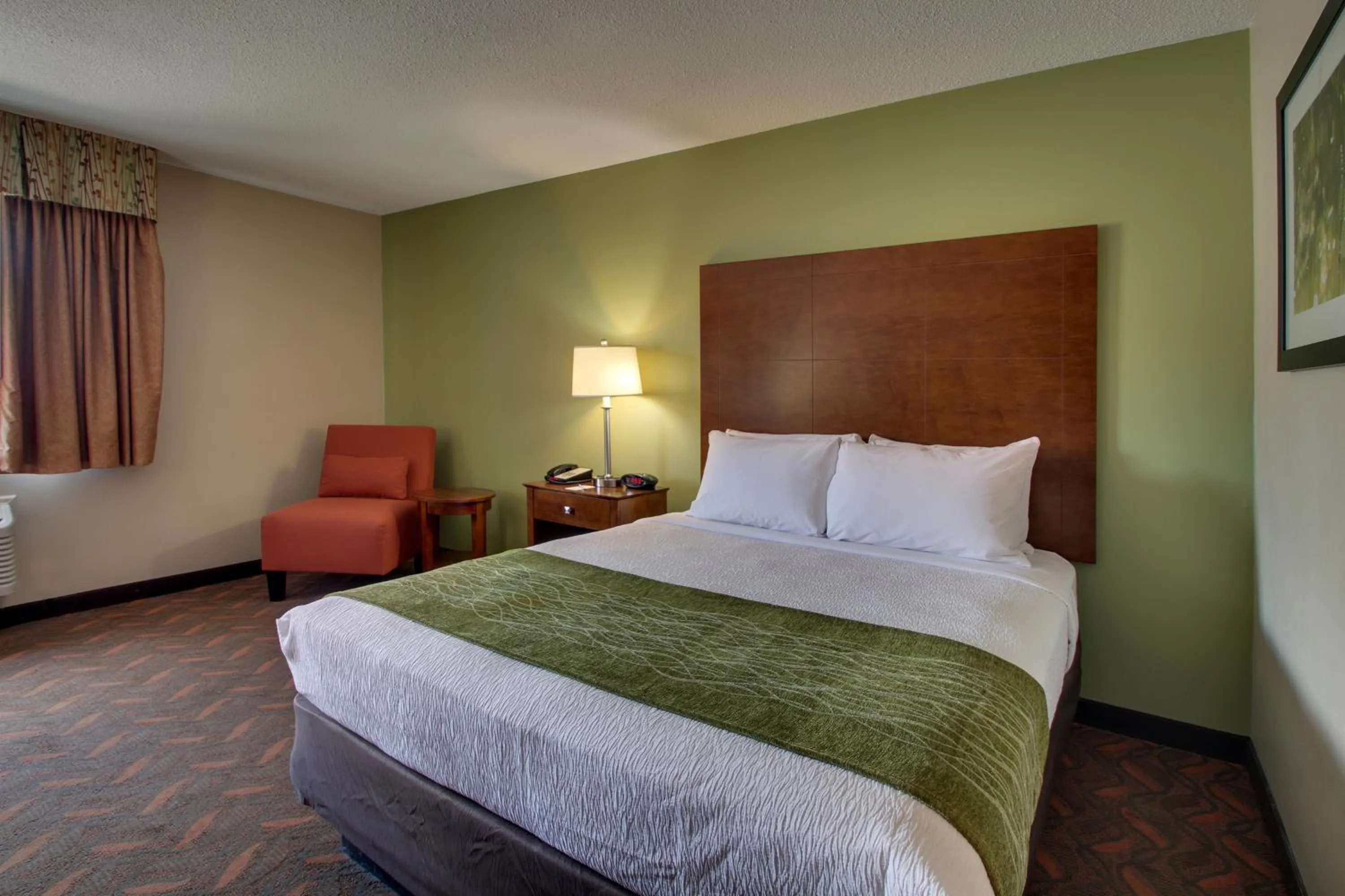 Photo of the whole room, Bed in Greenfield Inn & Suites Elizabethtown, KY I65 Exit 94