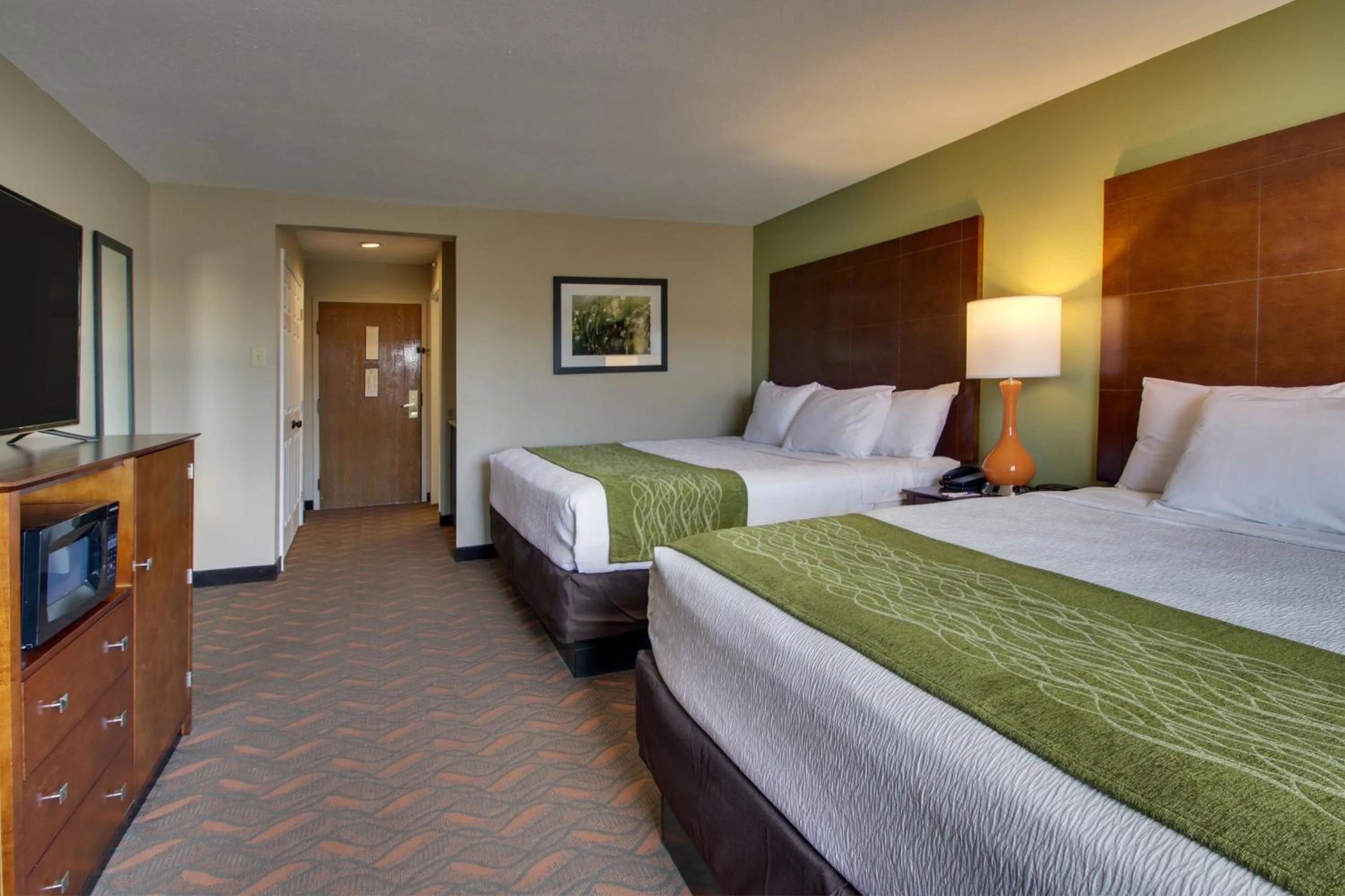 Photo of the whole room, Bed in Greenfield Inn & Suites Elizabethtown, KY I65 Exit 94