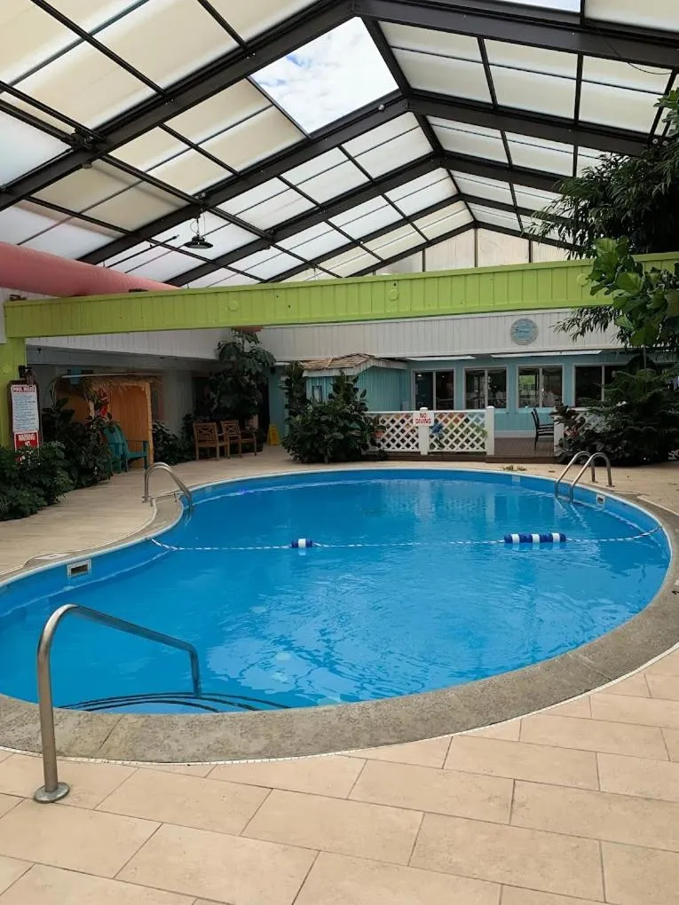 Swimming pool in Greenfield Inn & Suites Elizabethtown, KY I65 Exit 94