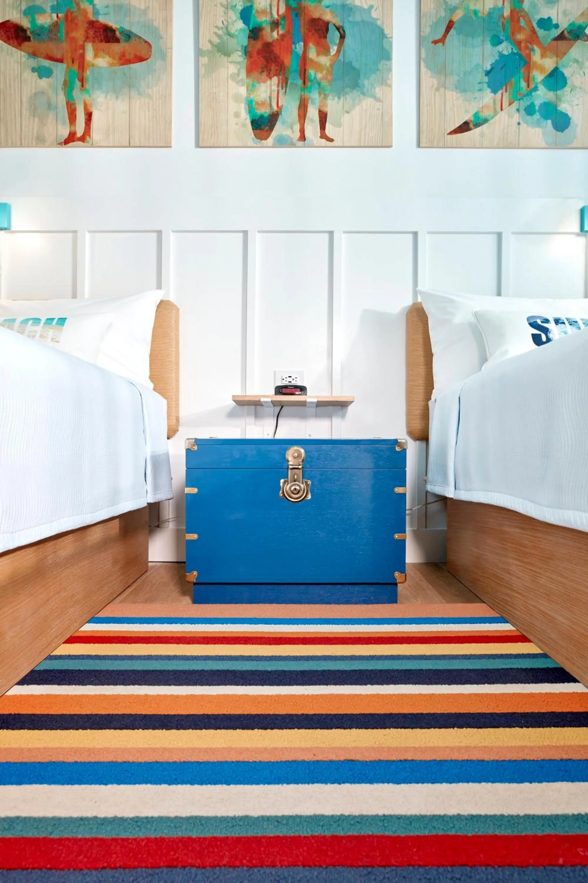 Bed in Universal's Endless Summer Resort - Surfside Inn and Suites