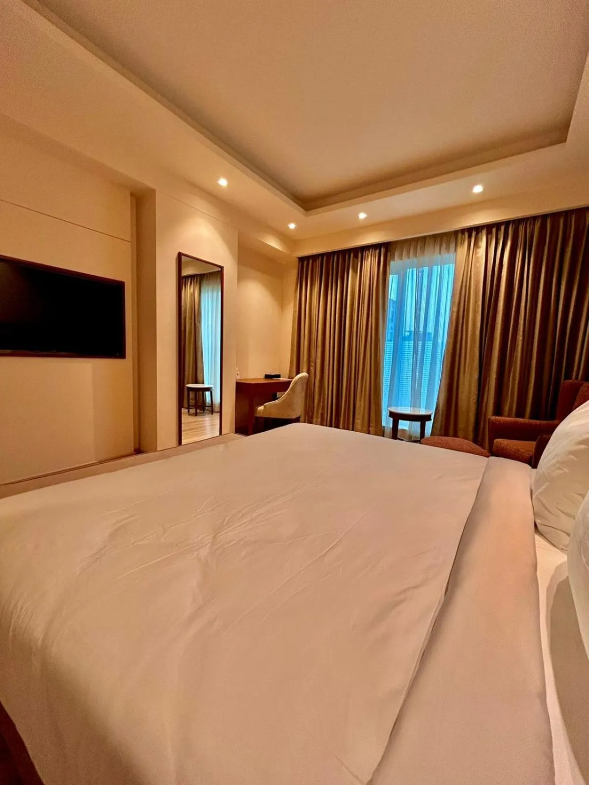 Communal lounge/ TV room, Bed in Best Western Plus Amritsar