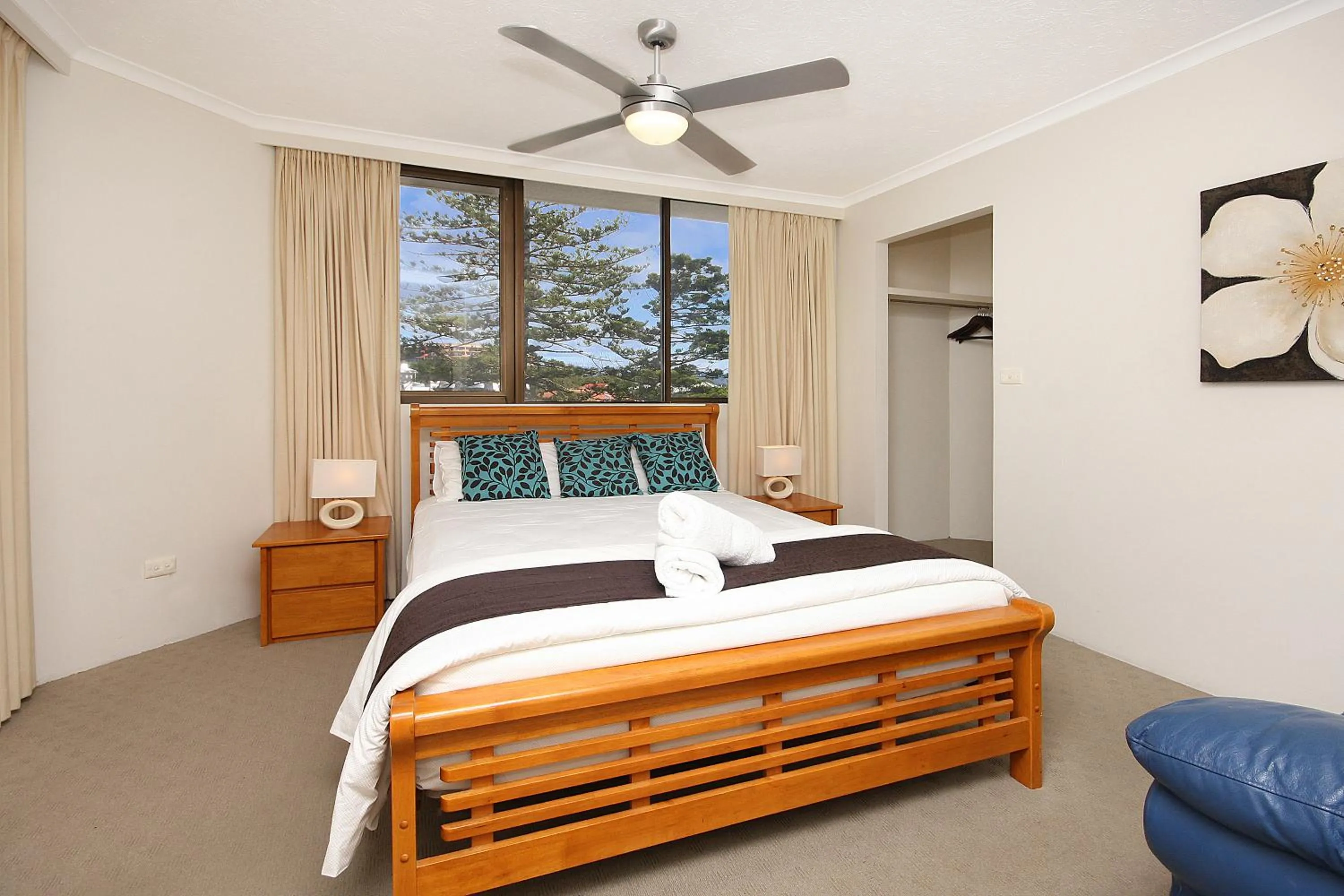 Bedroom, Bed in Spindrift on the Beach - Absolute Beachfront