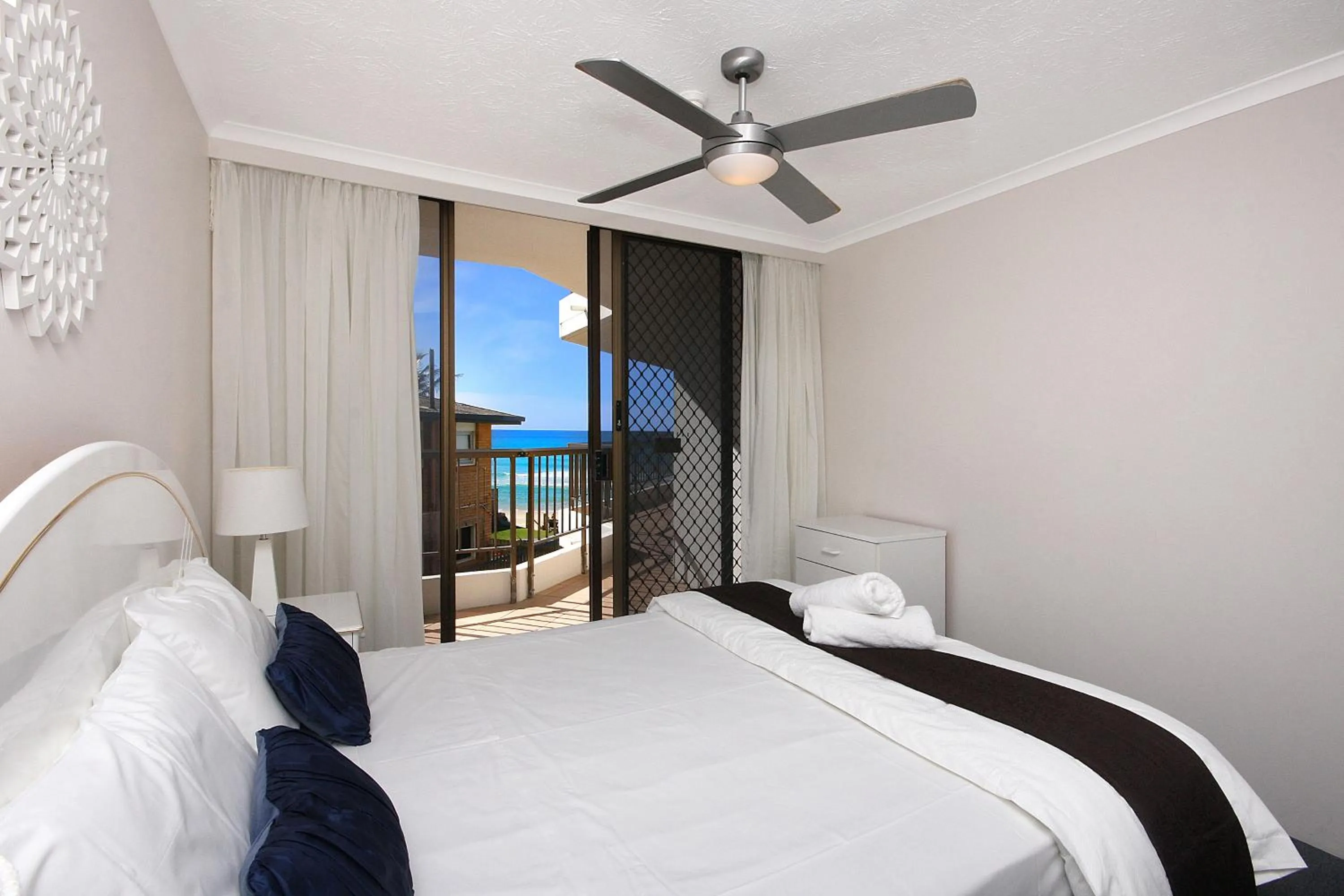 Bedroom, Bed in Spindrift on the Beach - Absolute Beachfront