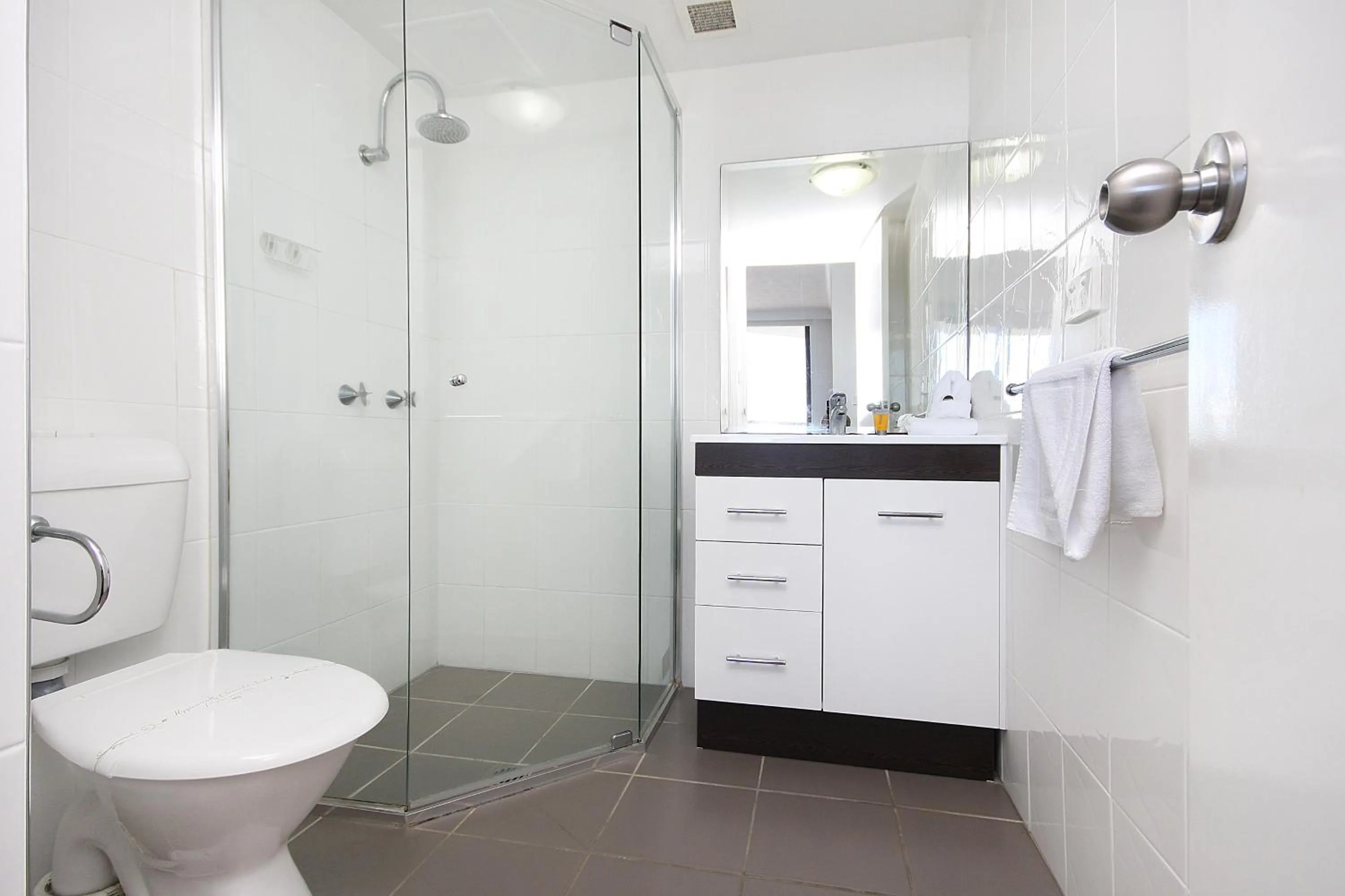 Bathroom in Spindrift on the Beach - Absolute Beachfront