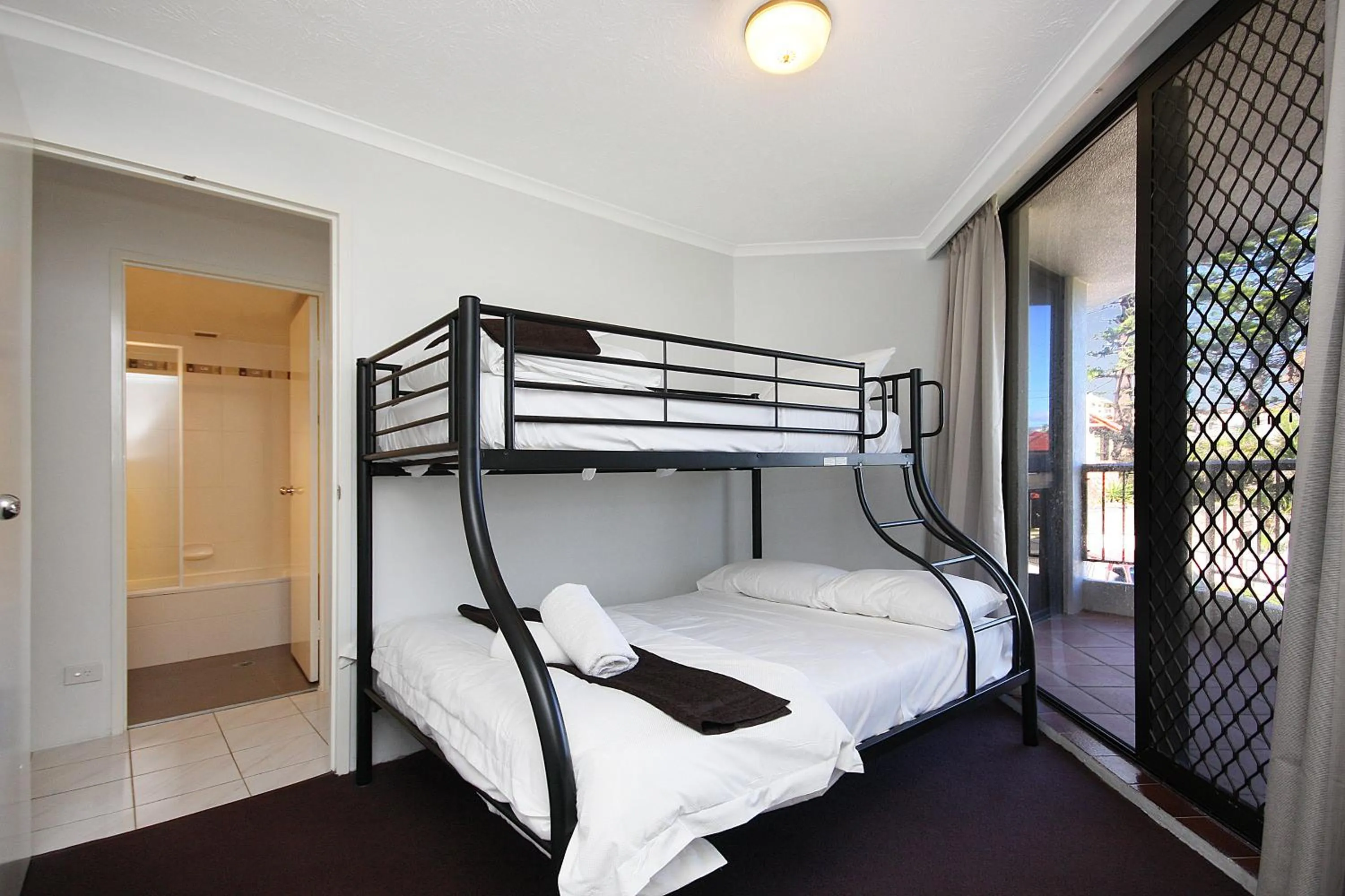 Bedroom, Bed in Spindrift on the Beach - Absolute Beachfront