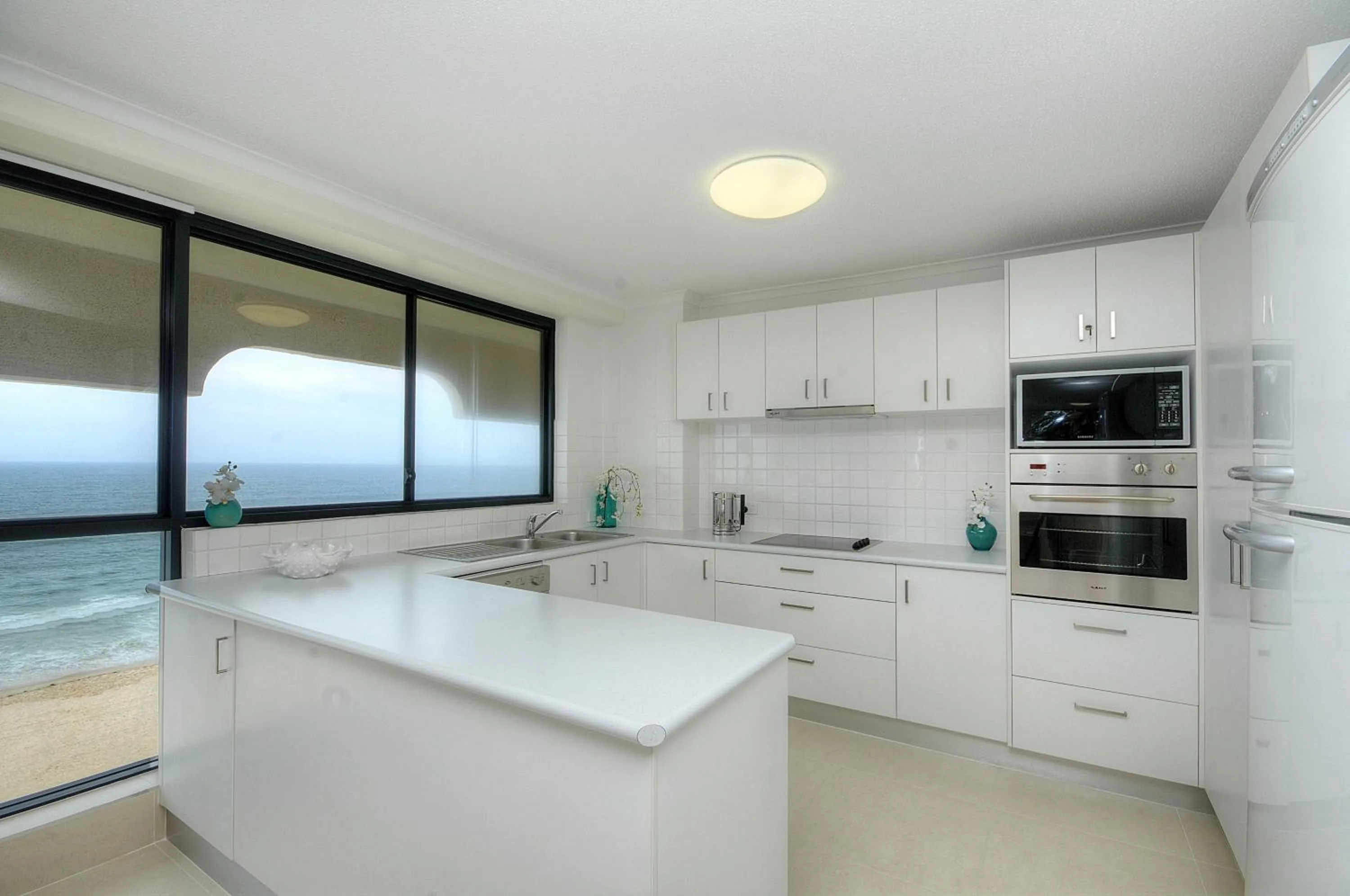 Kitchen or kitchenette in Spindrift on the Beach - Absolute Beachfront