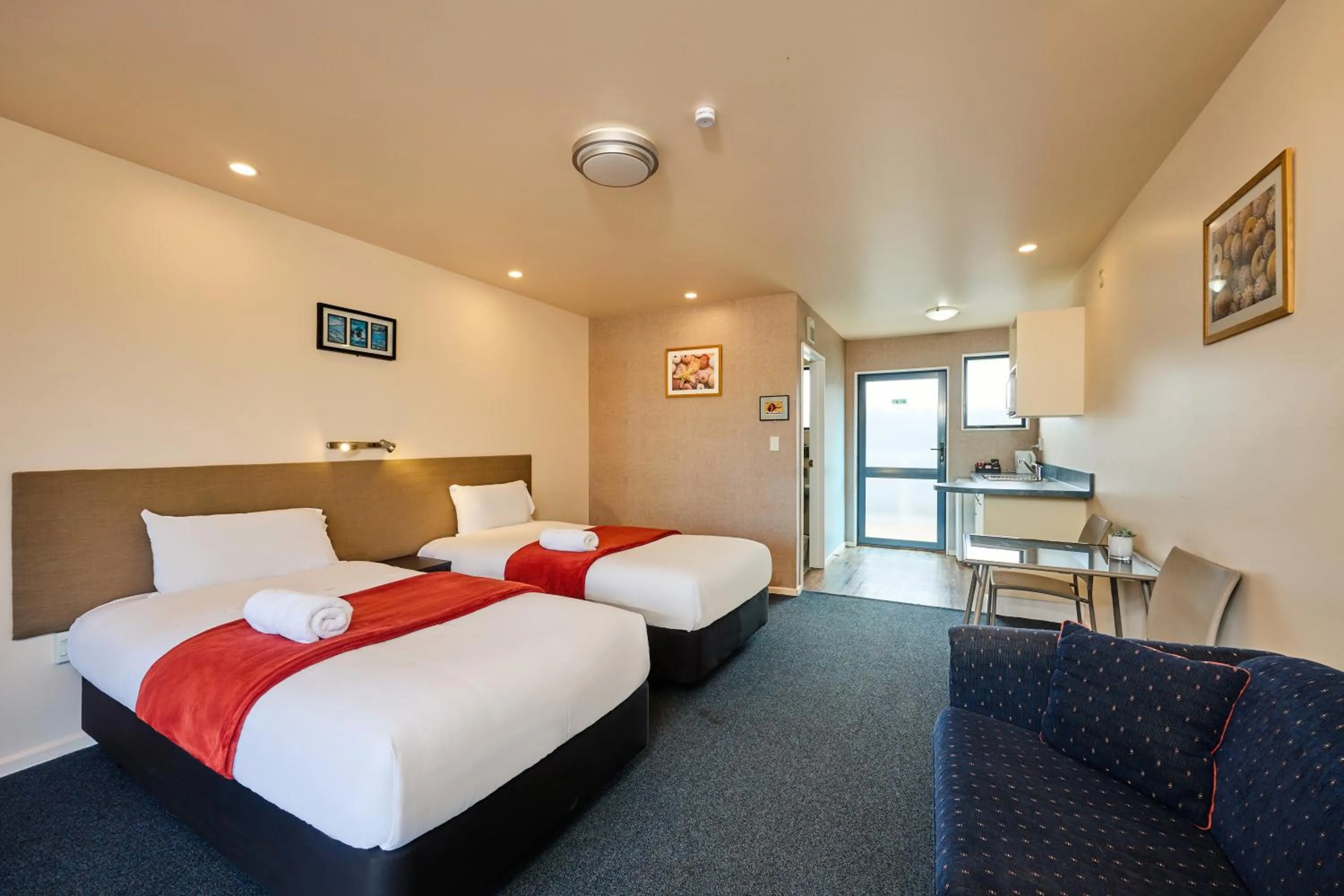 Bed in Mediterranean Motel Kaikoura