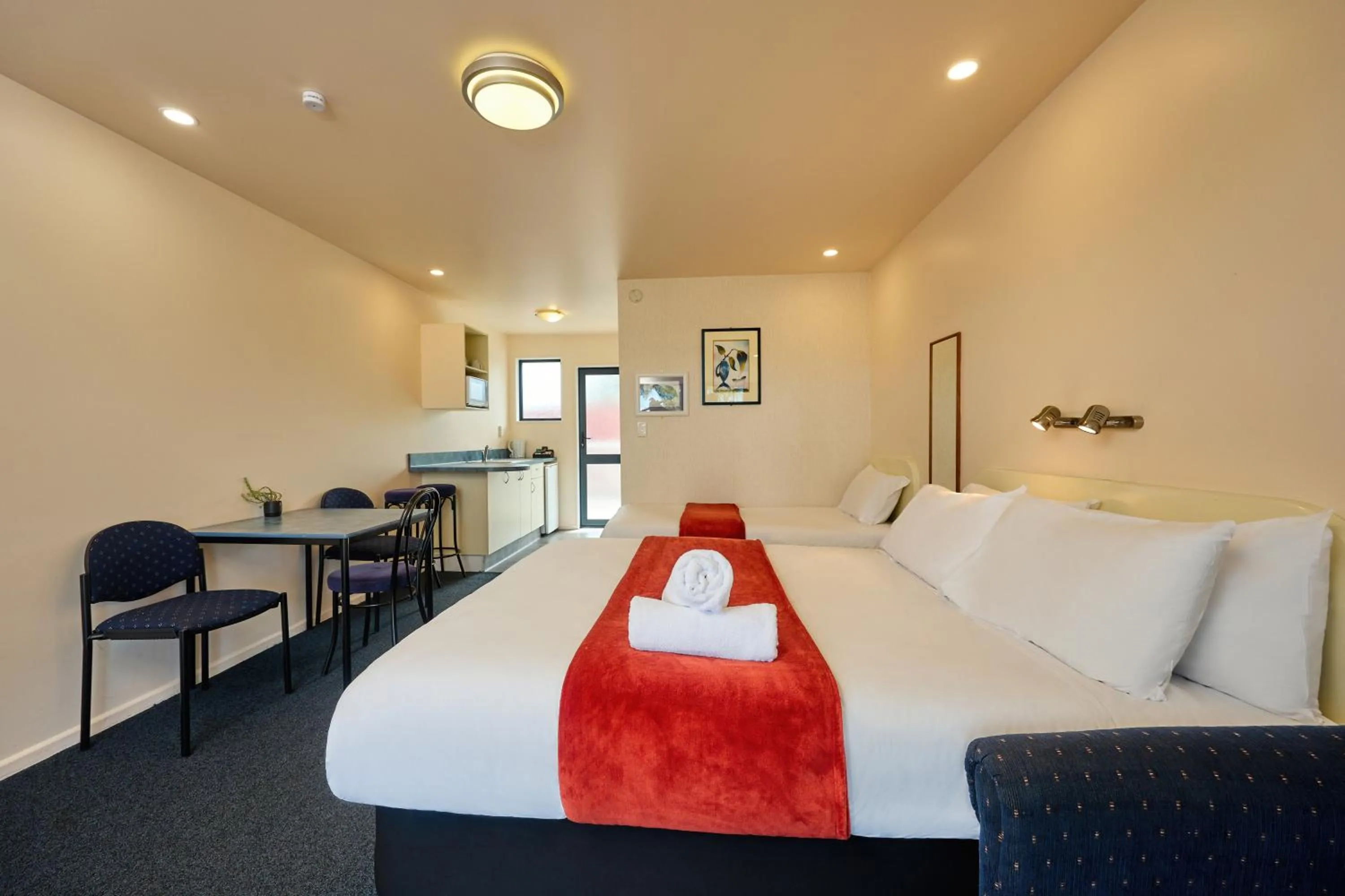 Bed in Mediterranean Motel Kaikoura