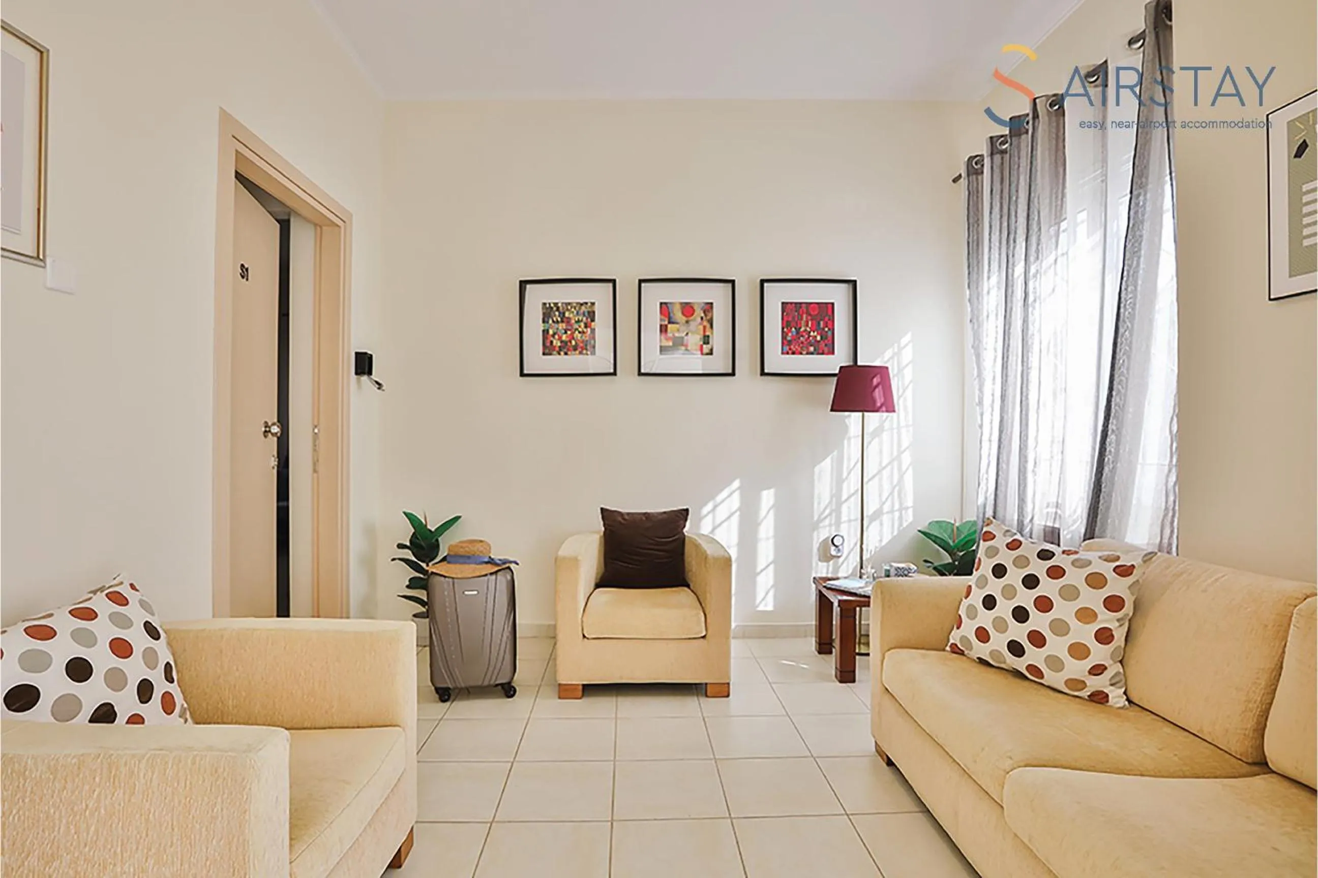 Lobby or reception in Nautilus Apartments Airport by Airstay