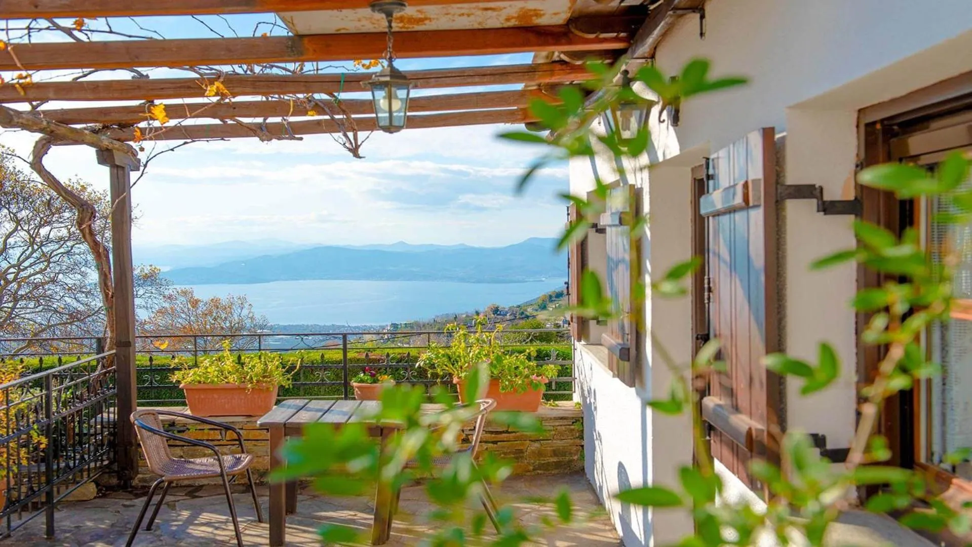 Facade/entrance in Chrissi Nefeli