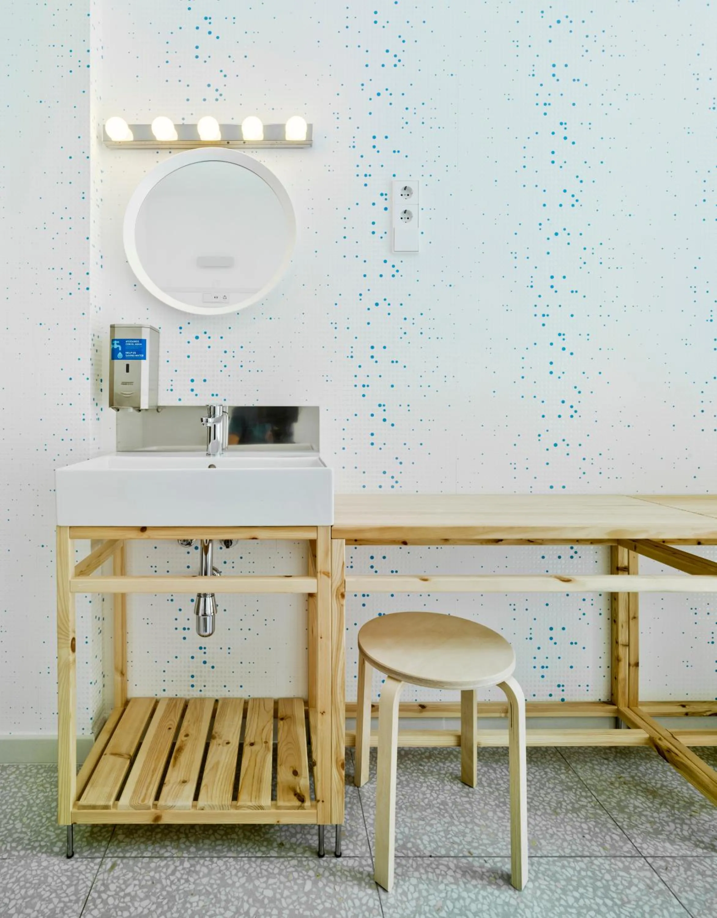 Toilet in Loop INN Hostel Cartagena