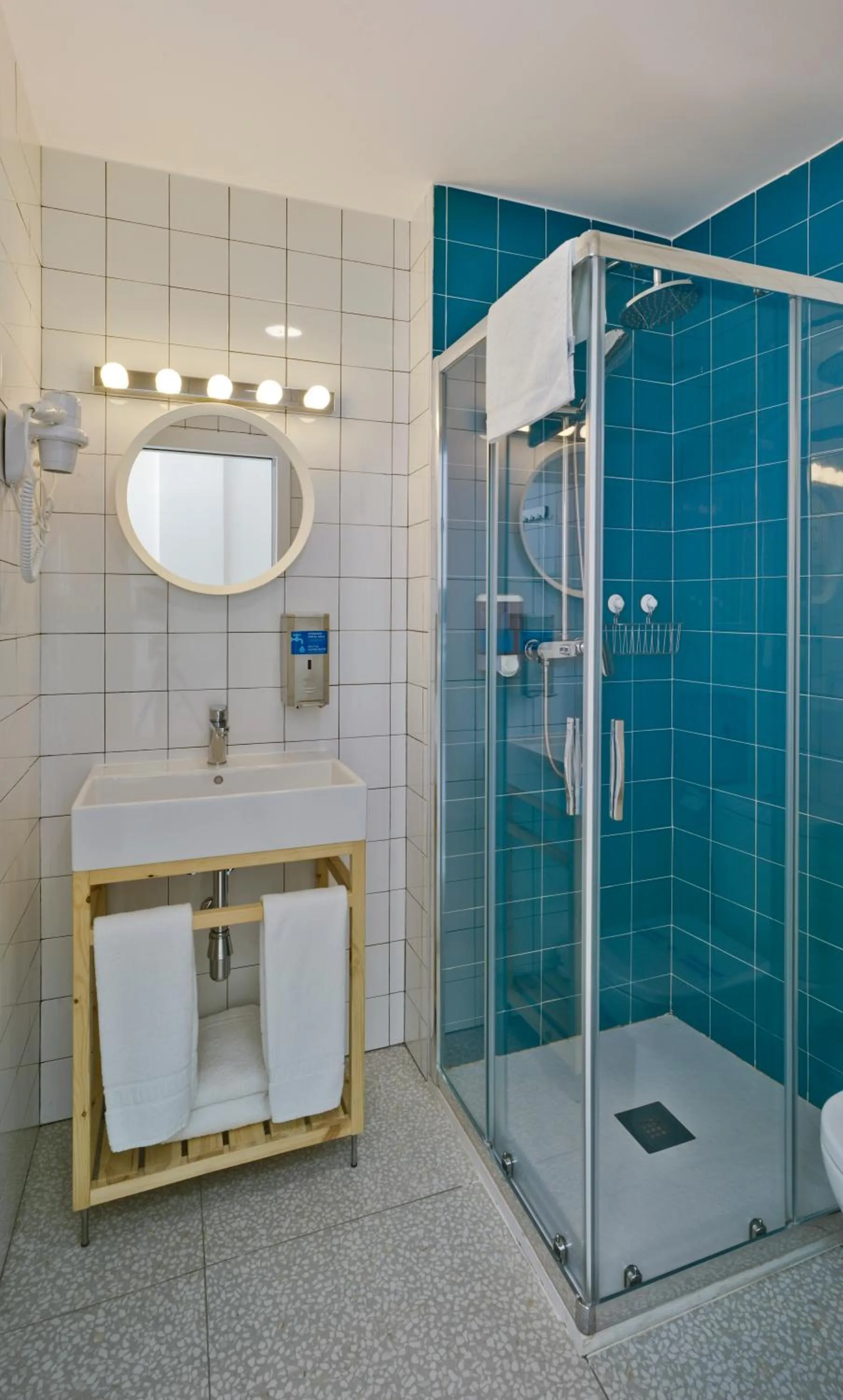 Shower in Loop INN Hostel Cartagena