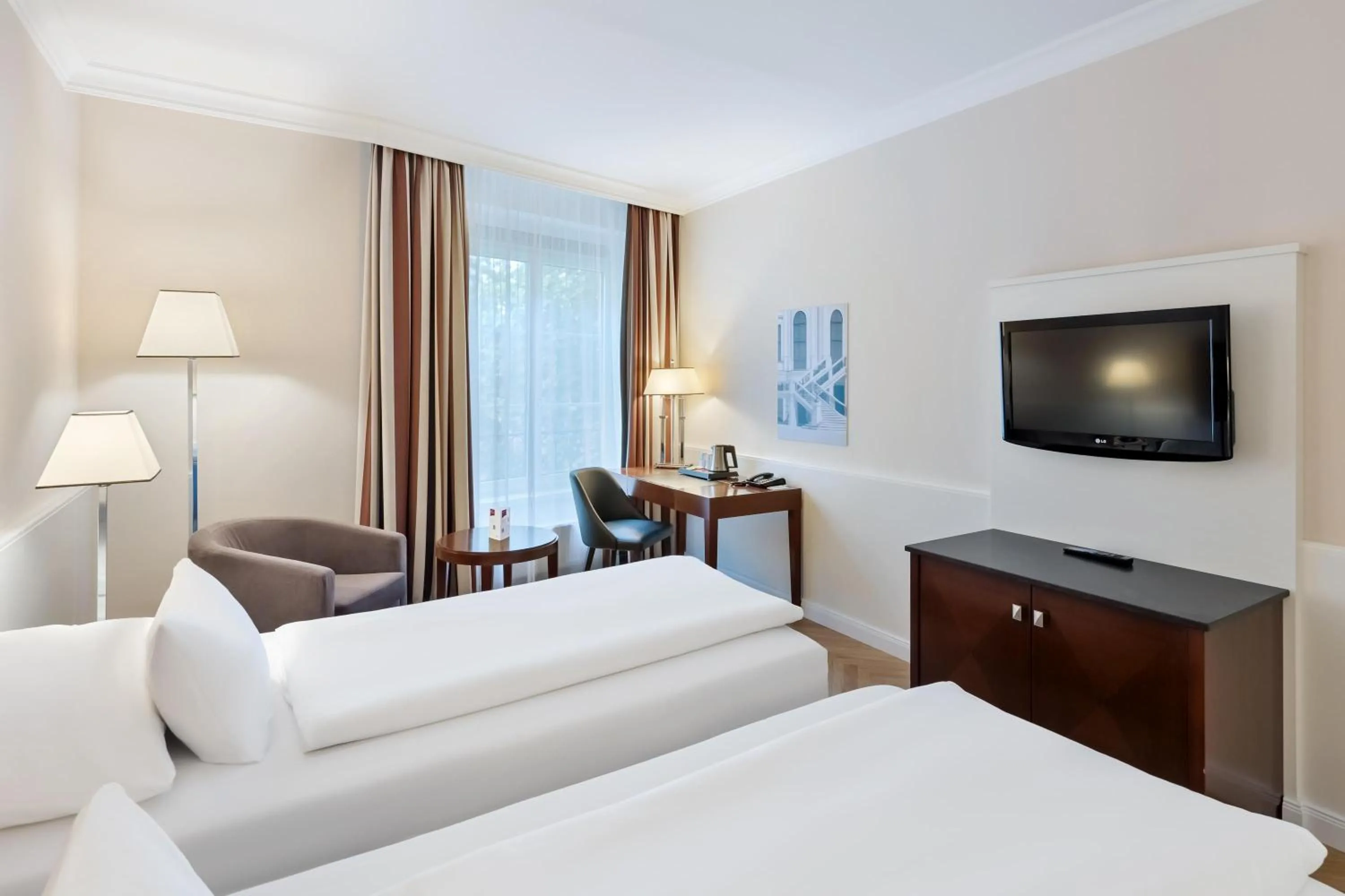 Photo of the whole room, Bed in Austria Trend Parkhotel Schönbrunn Wien