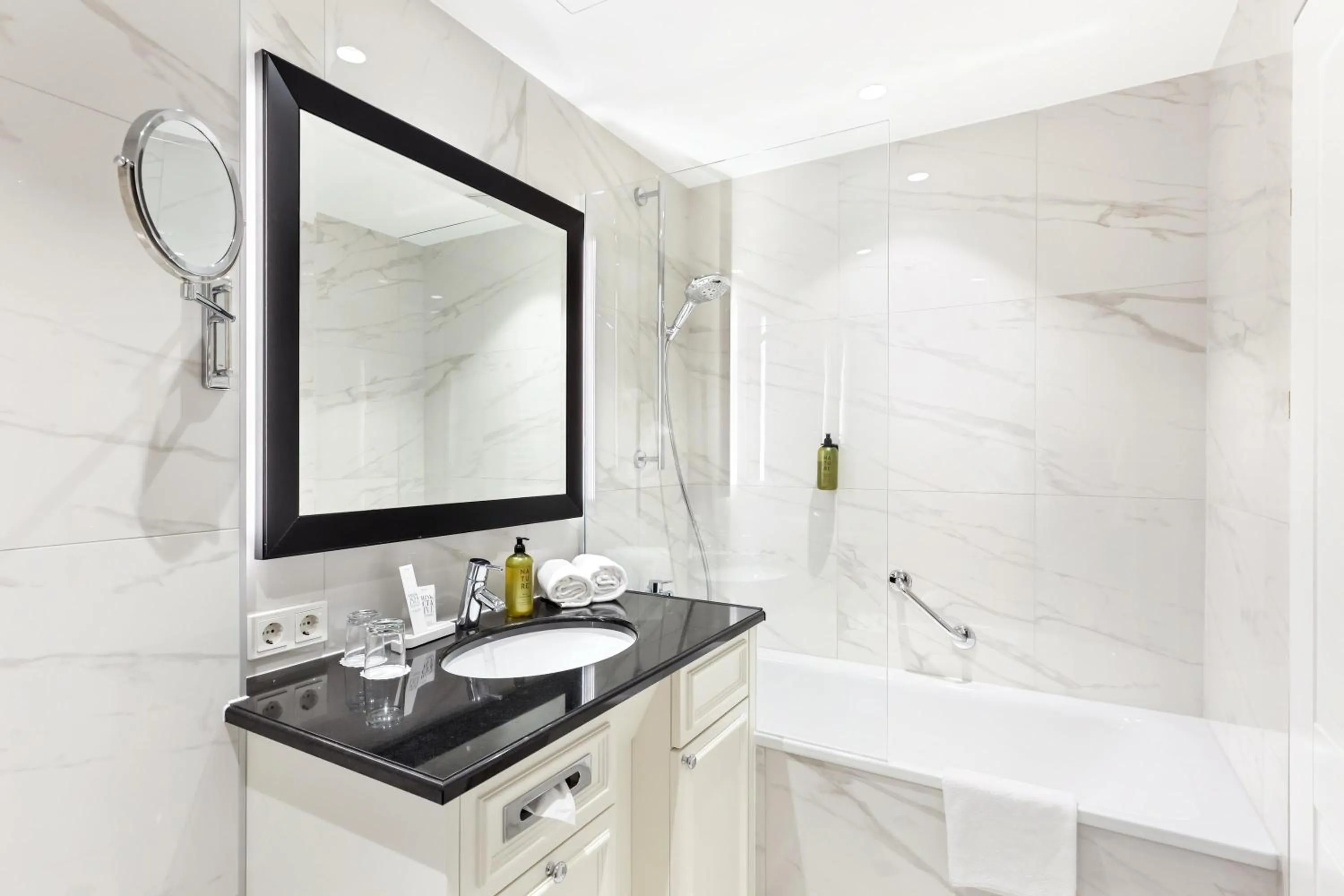 Bathroom in Austria Trend Parkhotel Schönbrunn Wien