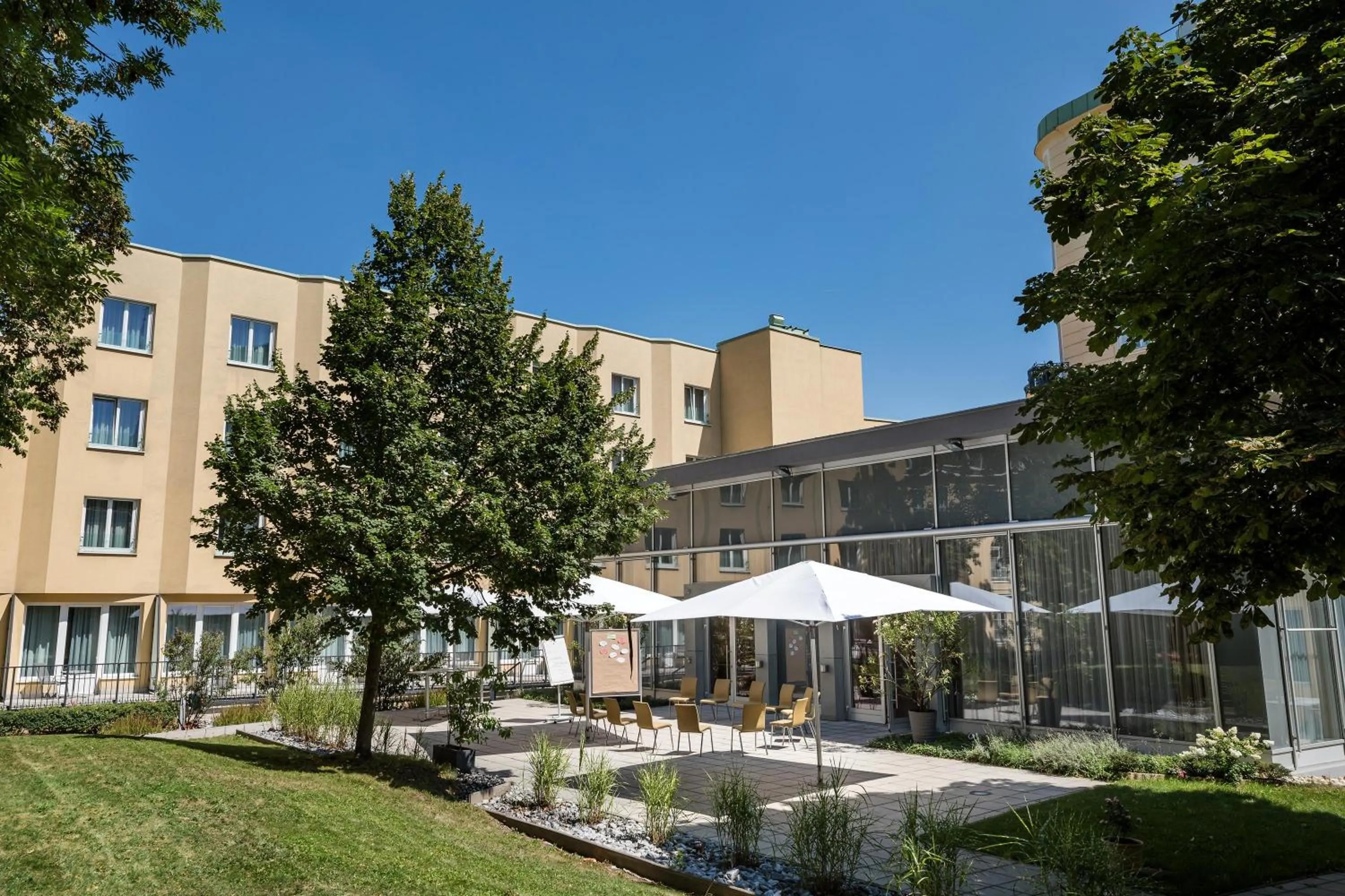 Garden in Austria Trend Parkhotel Schönbrunn Wien