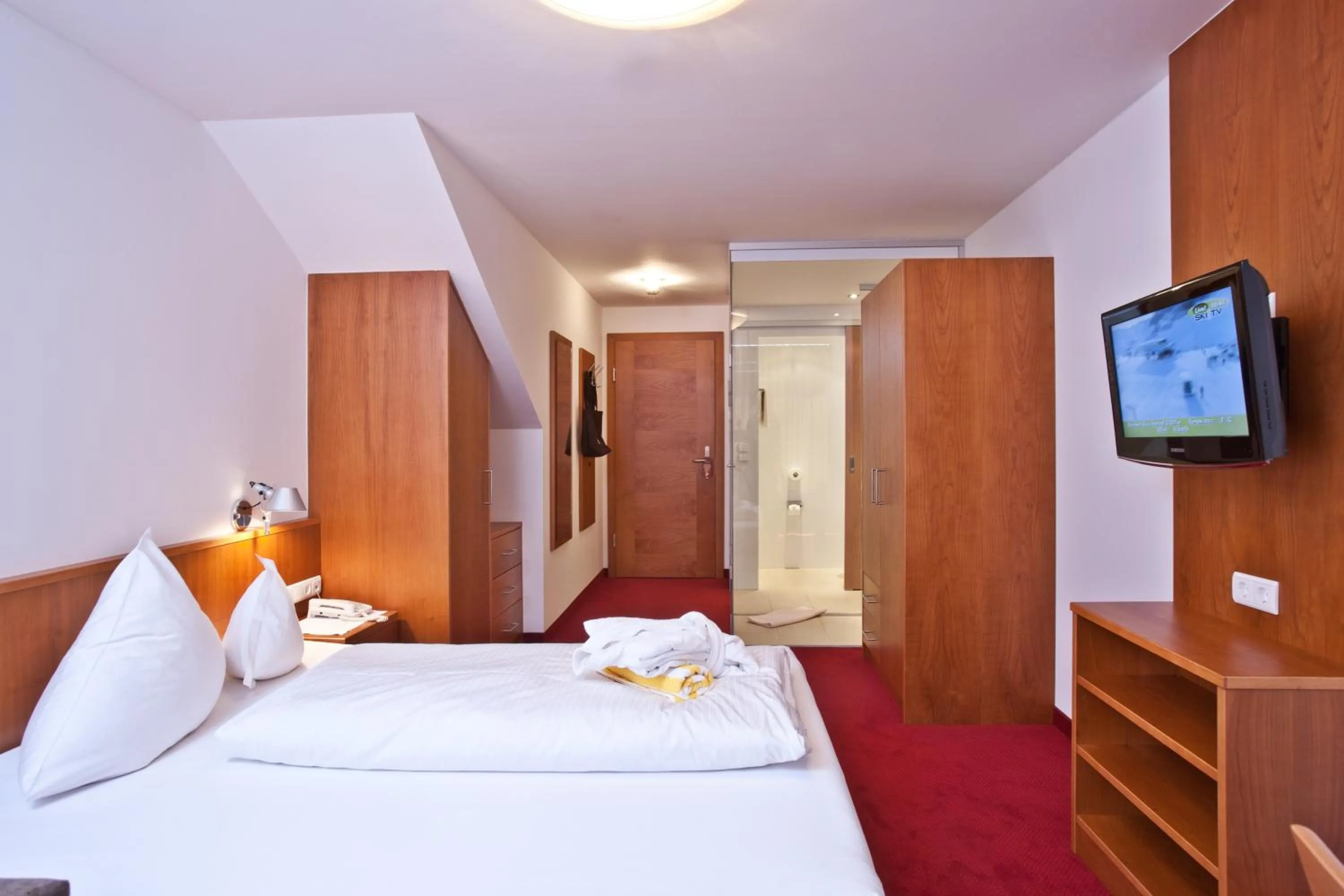 Photo of the whole room, Bed in Hotel Plattenhof