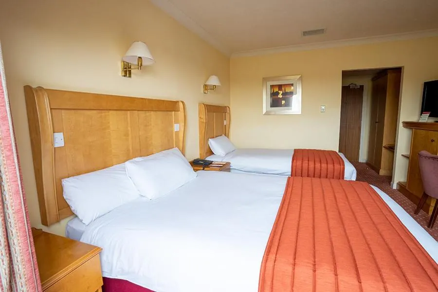 Bed in Lakeside International Hotel