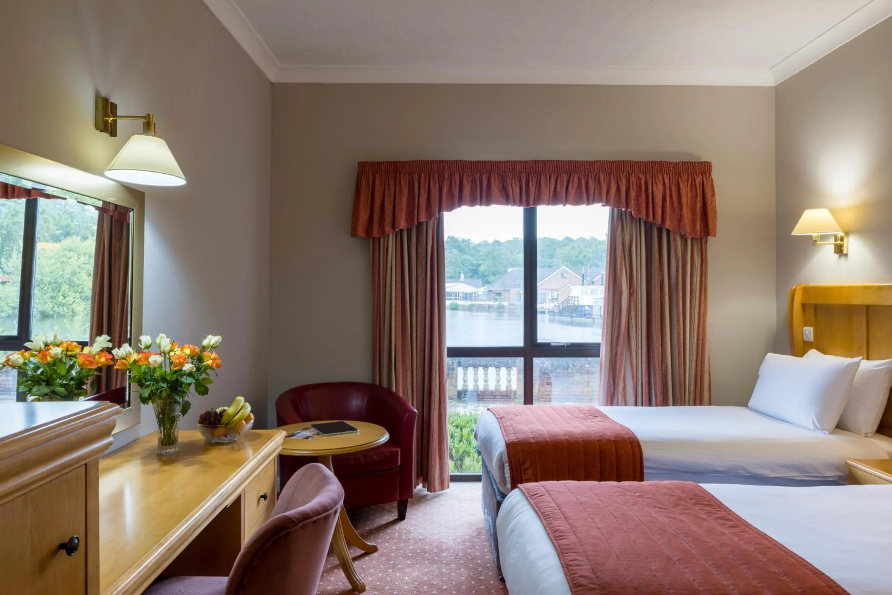 Bed in Lakeside International Hotel