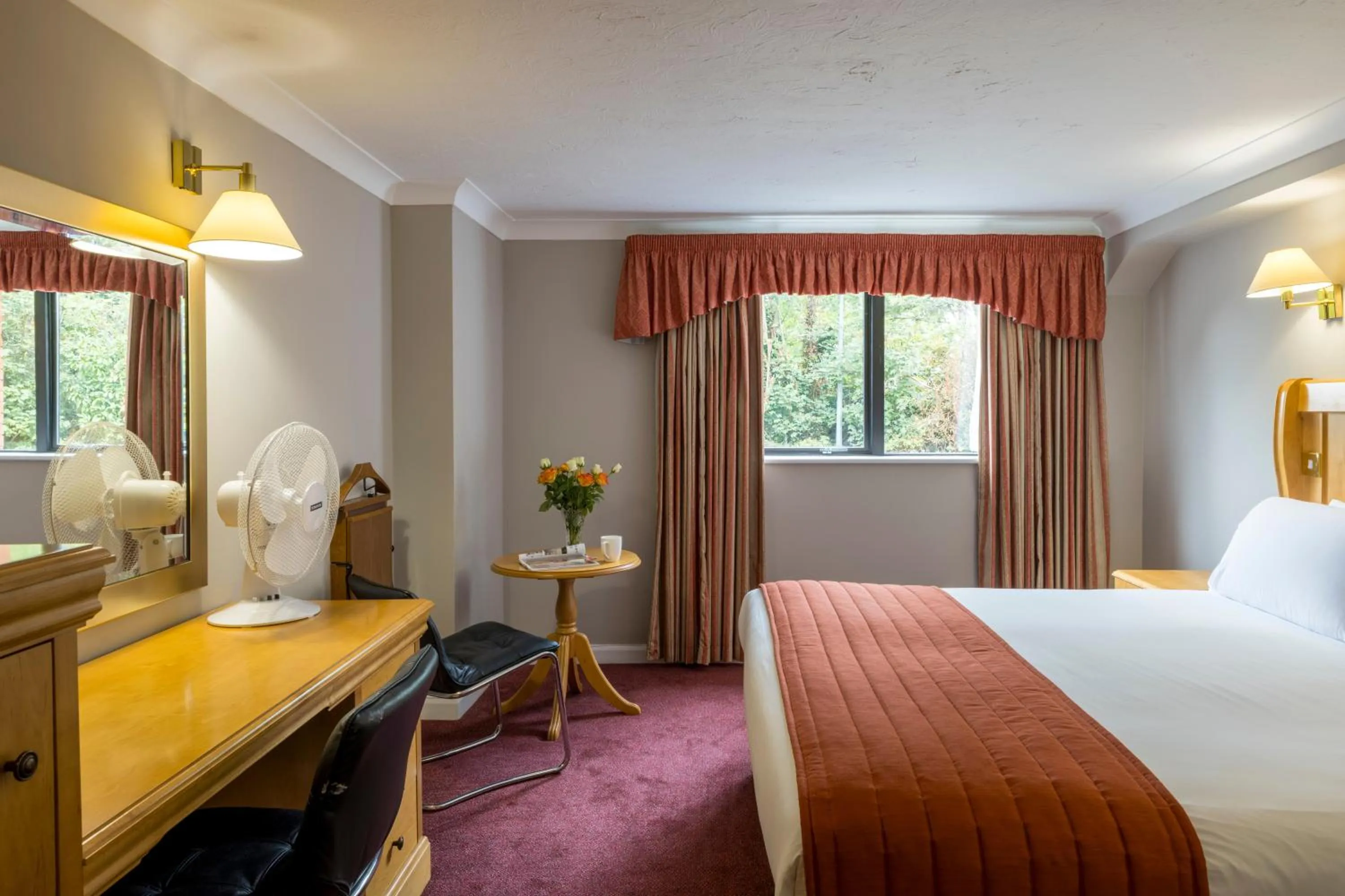 Bed in Lakeside International Hotel