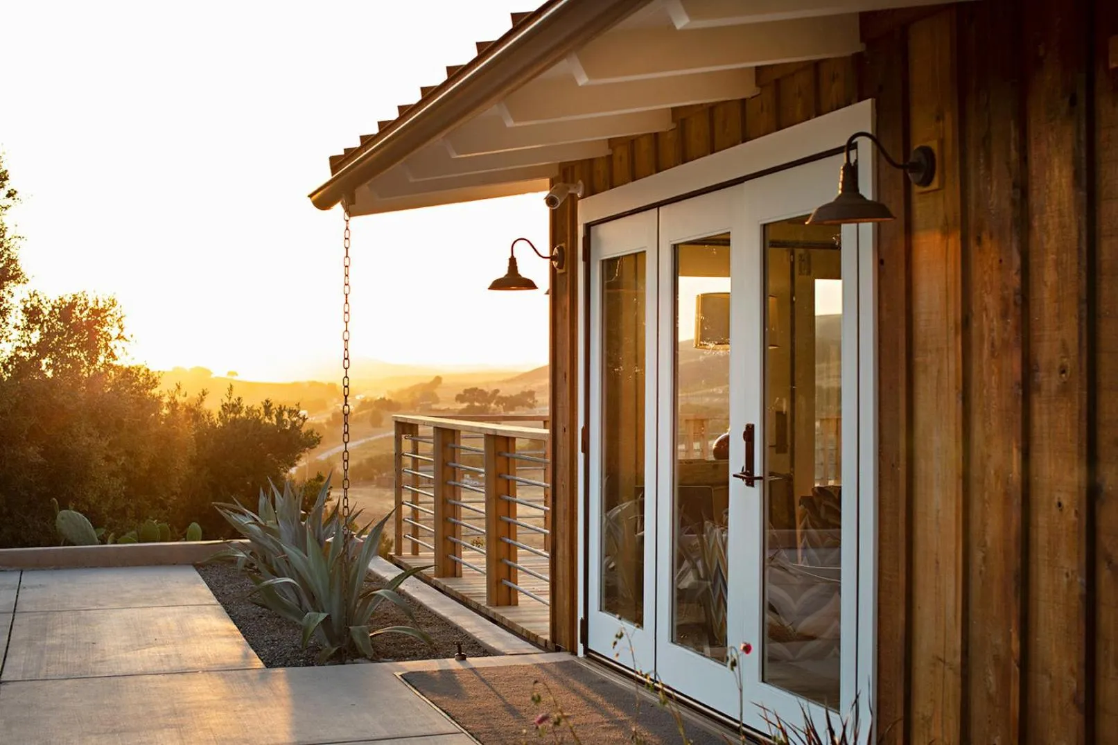 Lobby or reception in Skyview Los Alamos - 21 & Over Pool