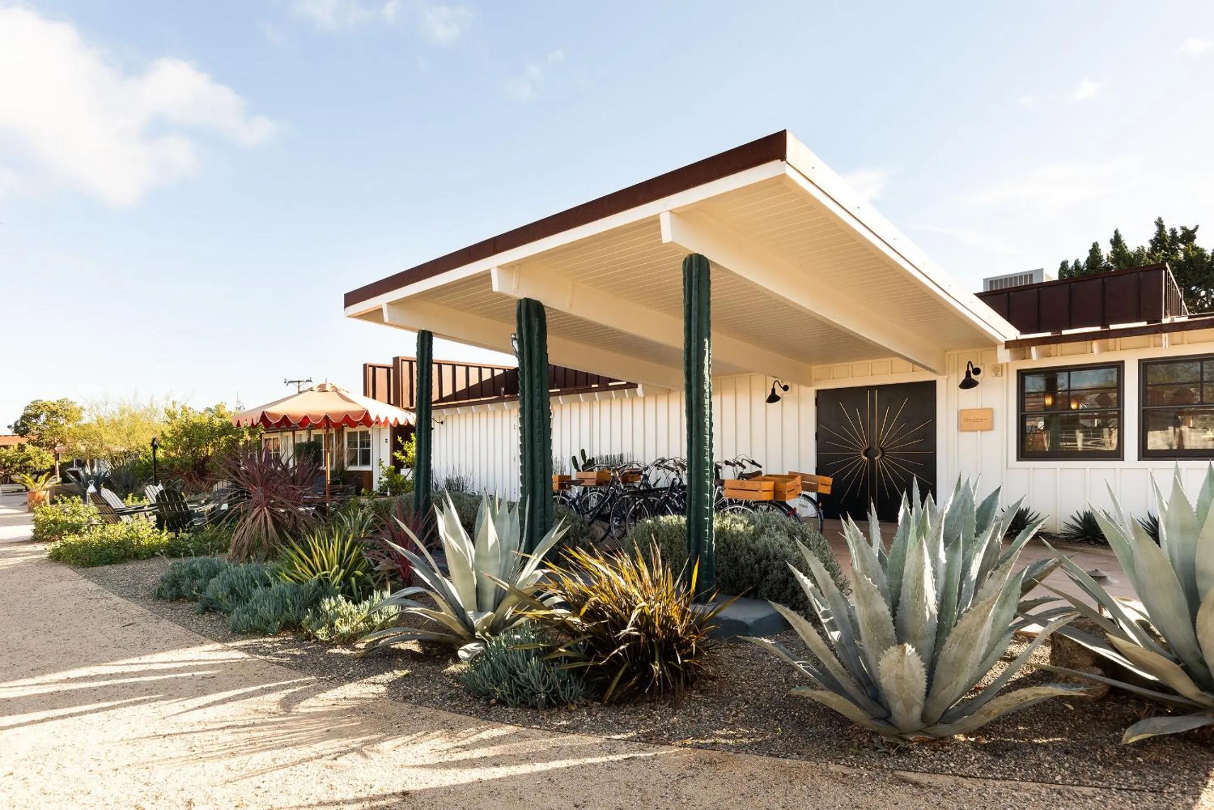 Restaurant/places to eat in Skyview Los Alamos - 21 & Over Pool