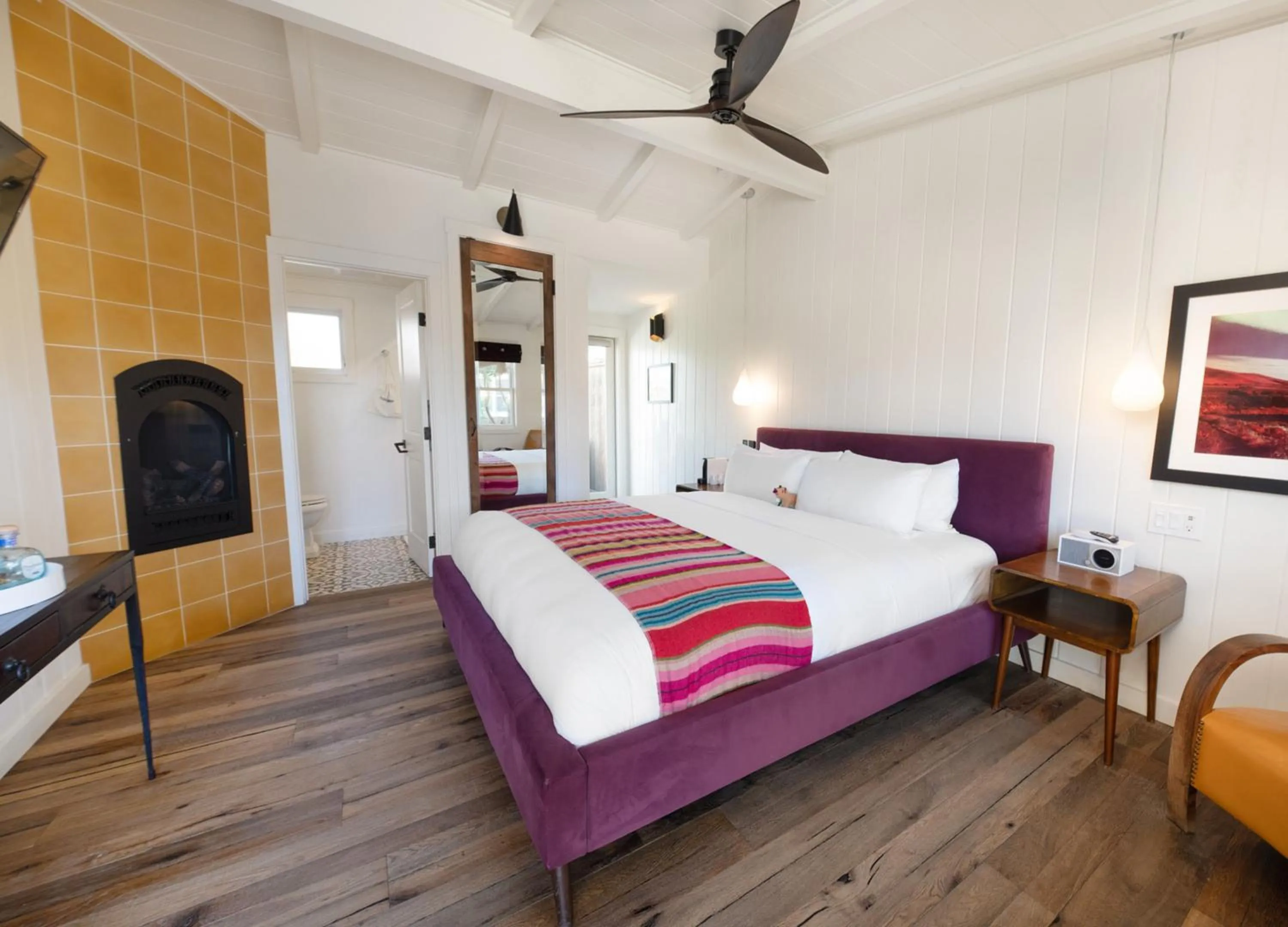 Bedroom, Bed in Skyview Los Alamos - 21 & Over Pool