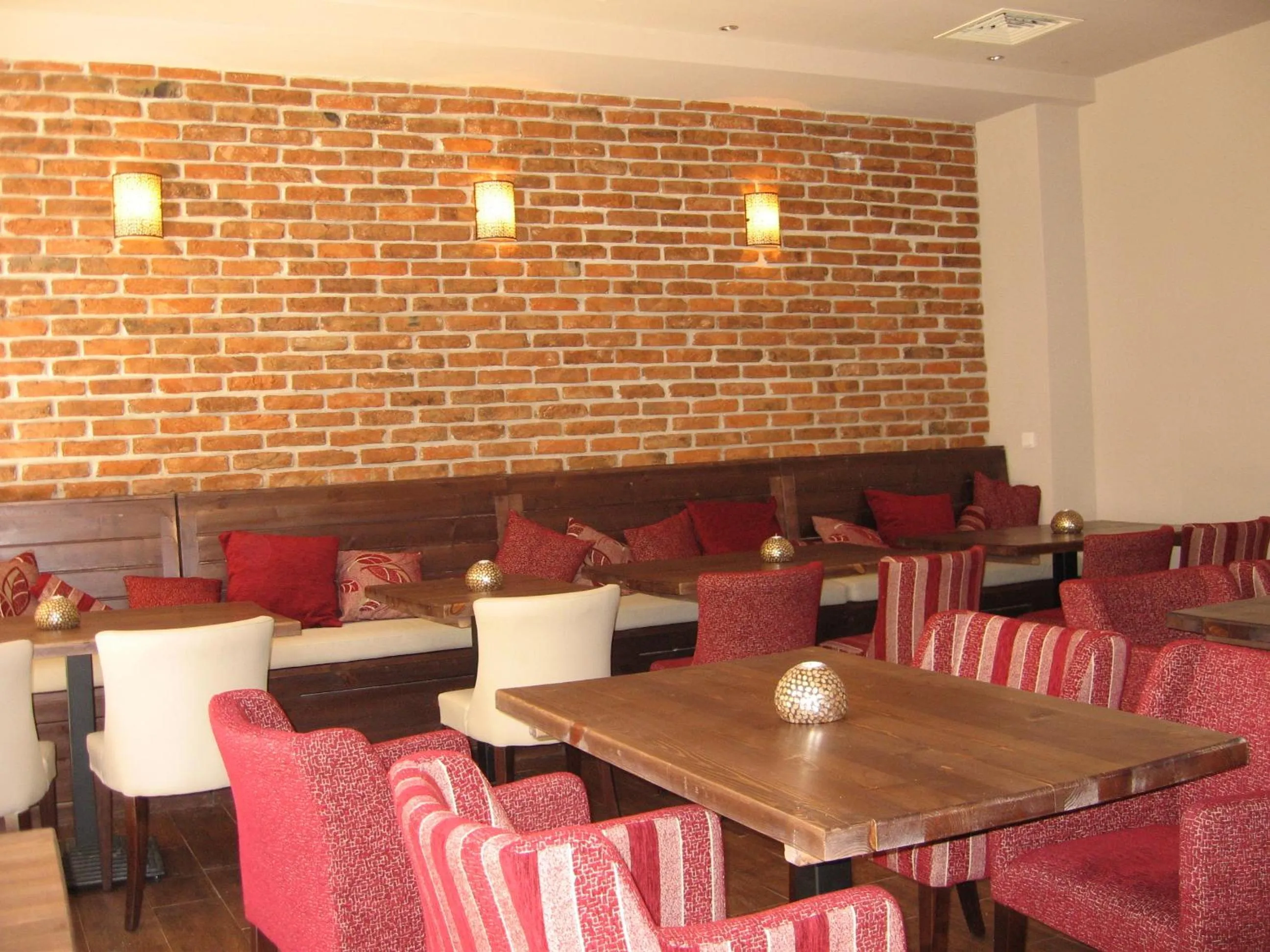 Restaurant/places to eat in Chamkoria Chalets