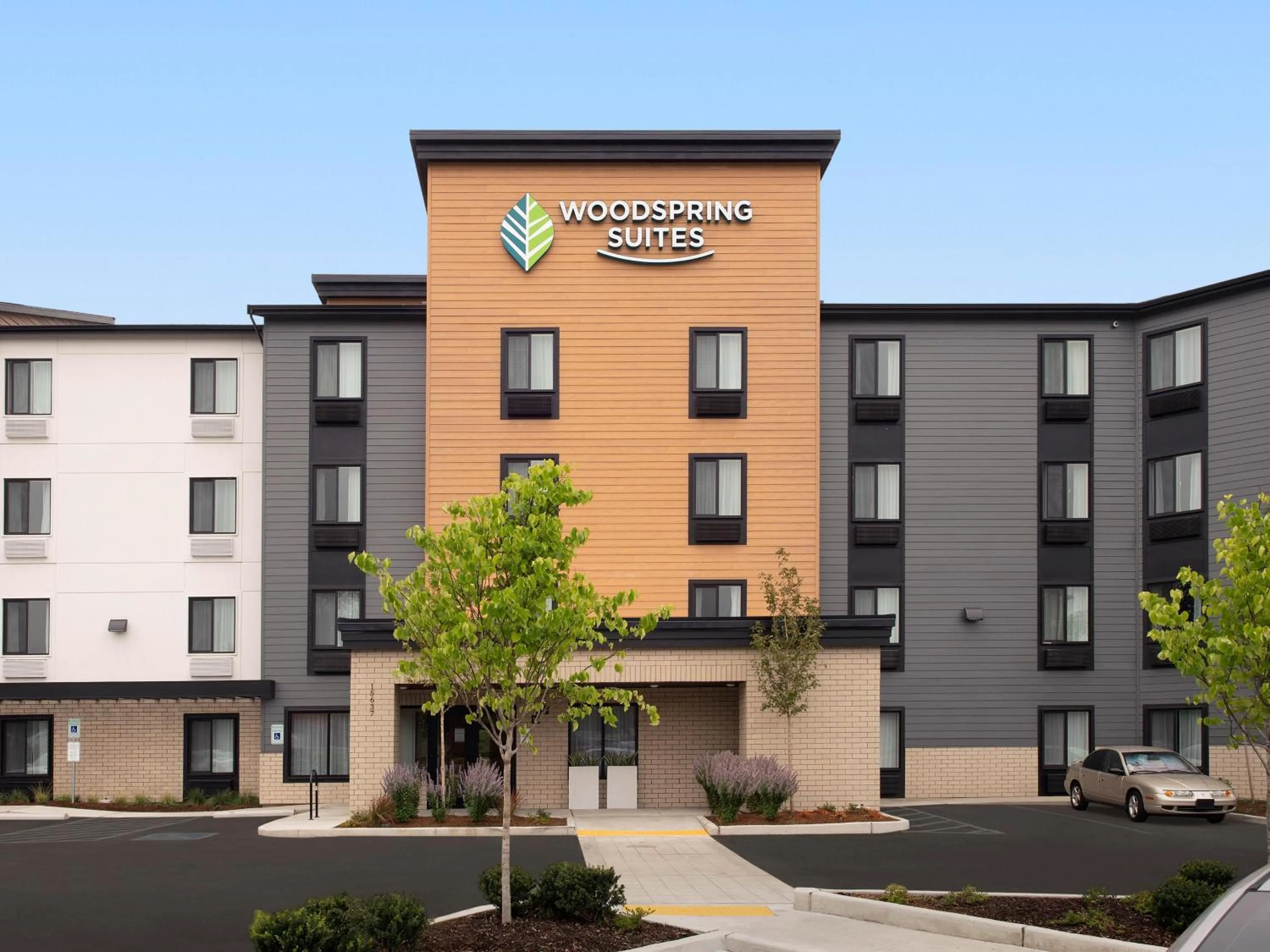 Facade/entrance in WoodSpring Suites Seattle Tukwila