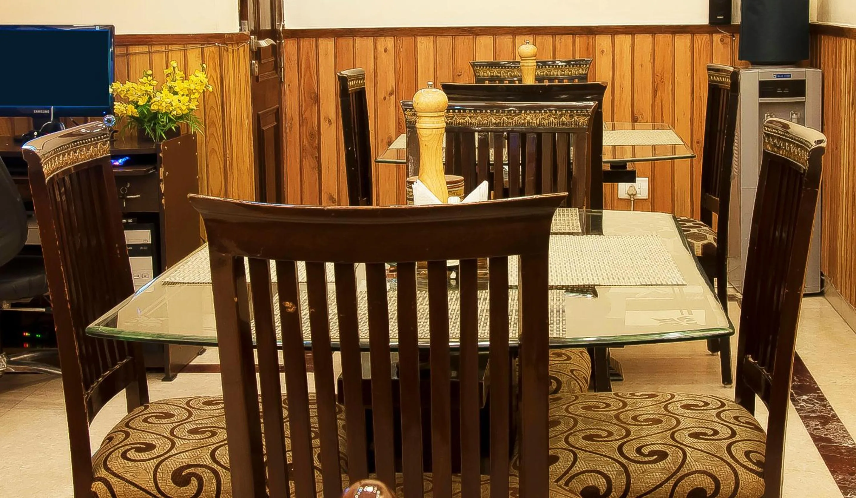 Restaurant/places to eat in Wood Castle