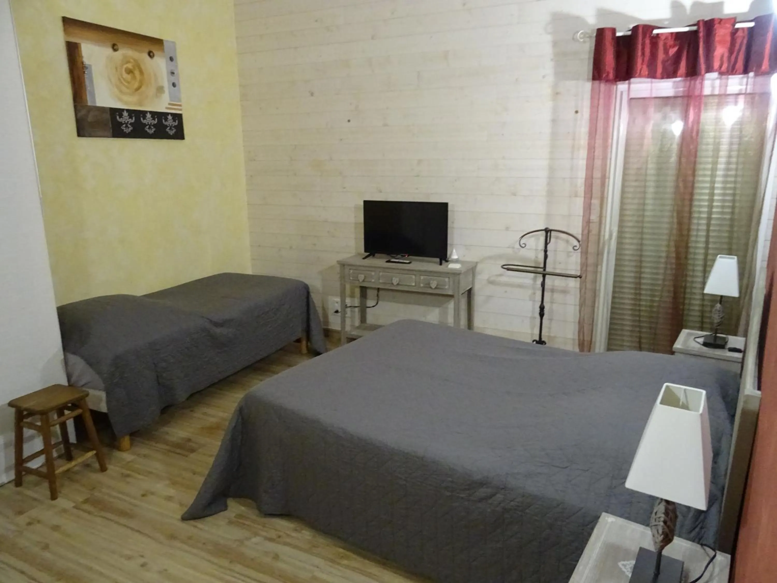 Bedroom, Bed in La Lauriére