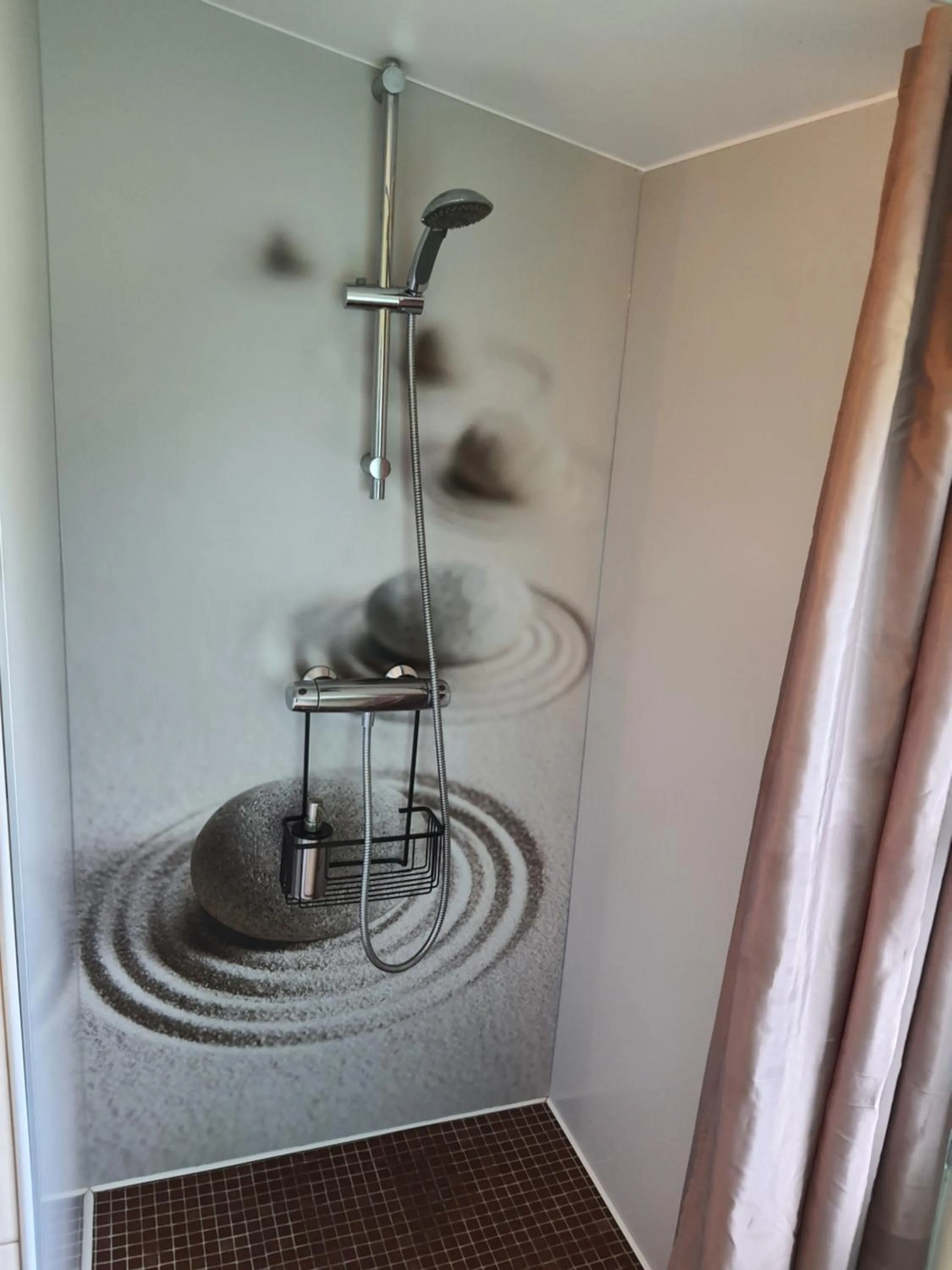 Shower in La Lauriére