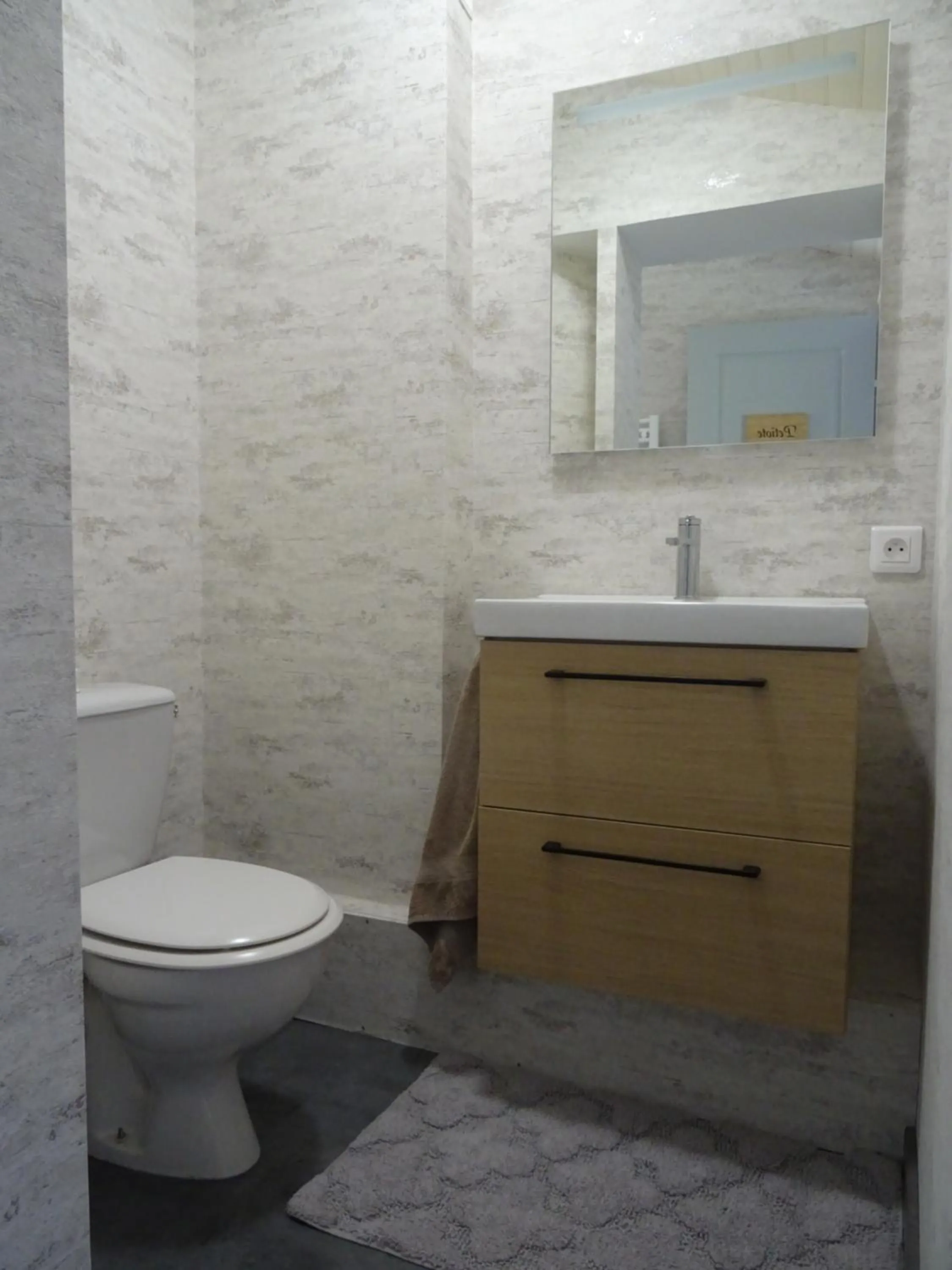 Bathroom in La Lauriére