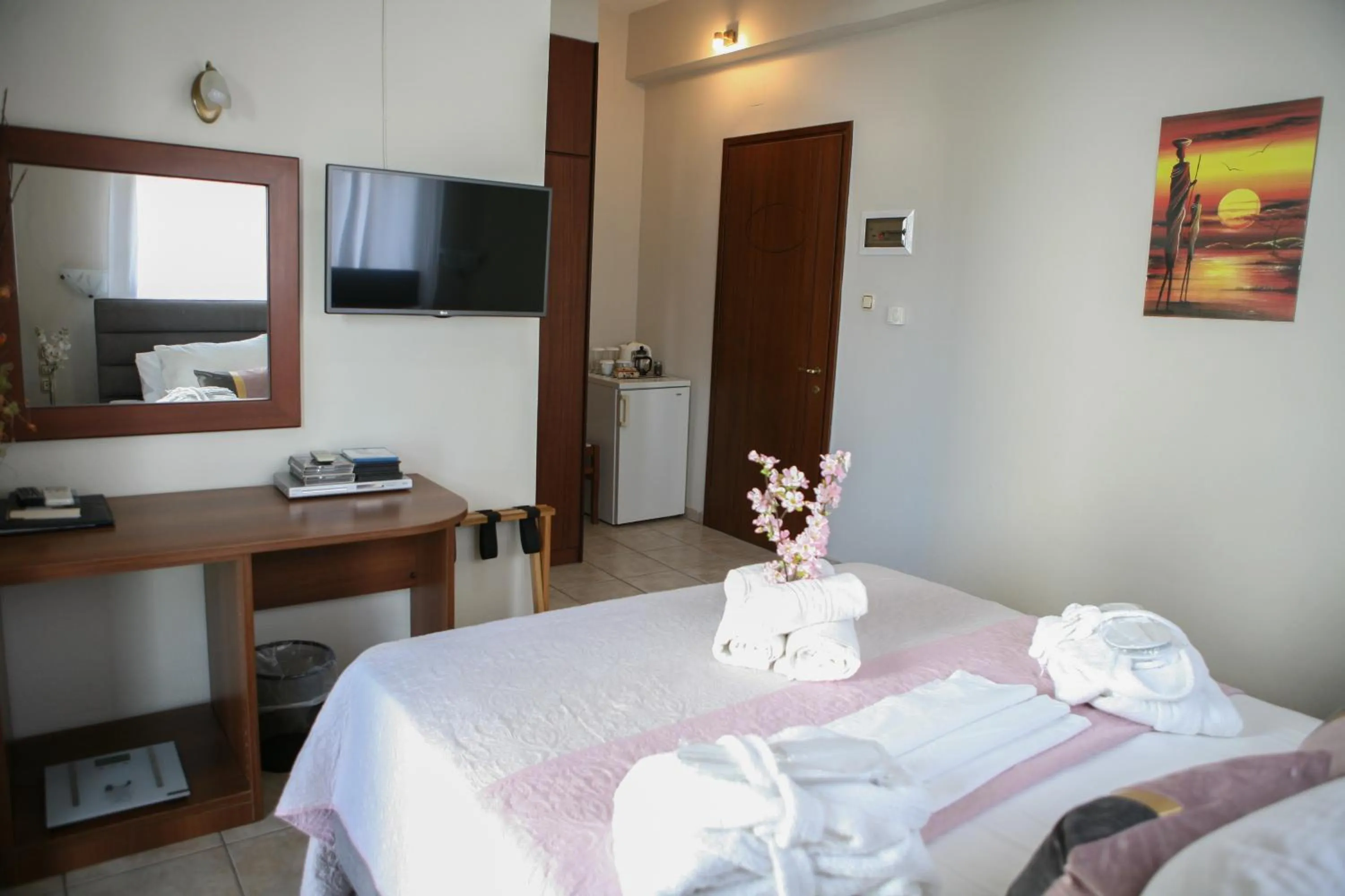 TV and multimedia, Bed in Hotel Karagianni